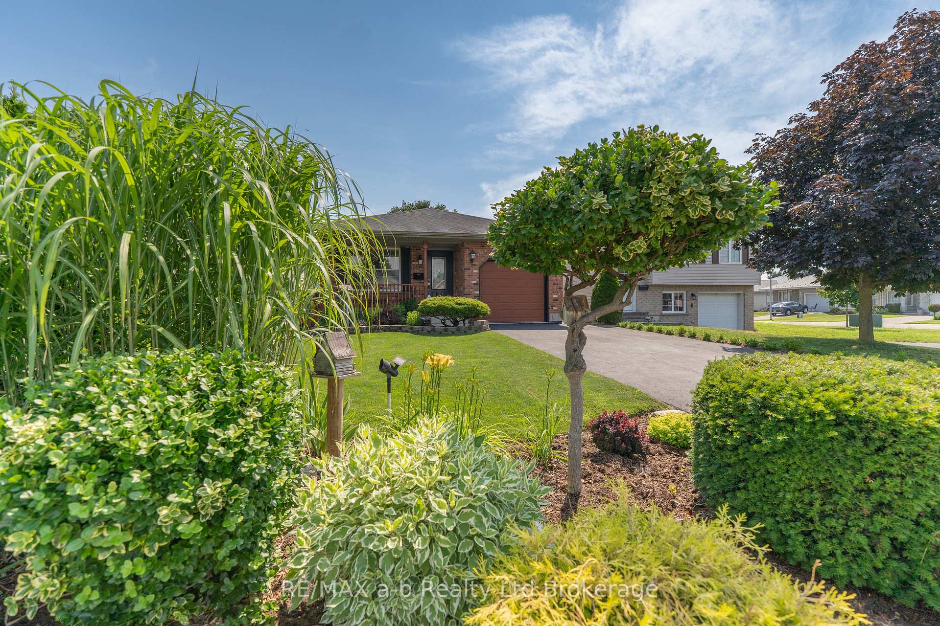 Photo 2 of 10 Peach Street, Tillsonburg — HOMEH