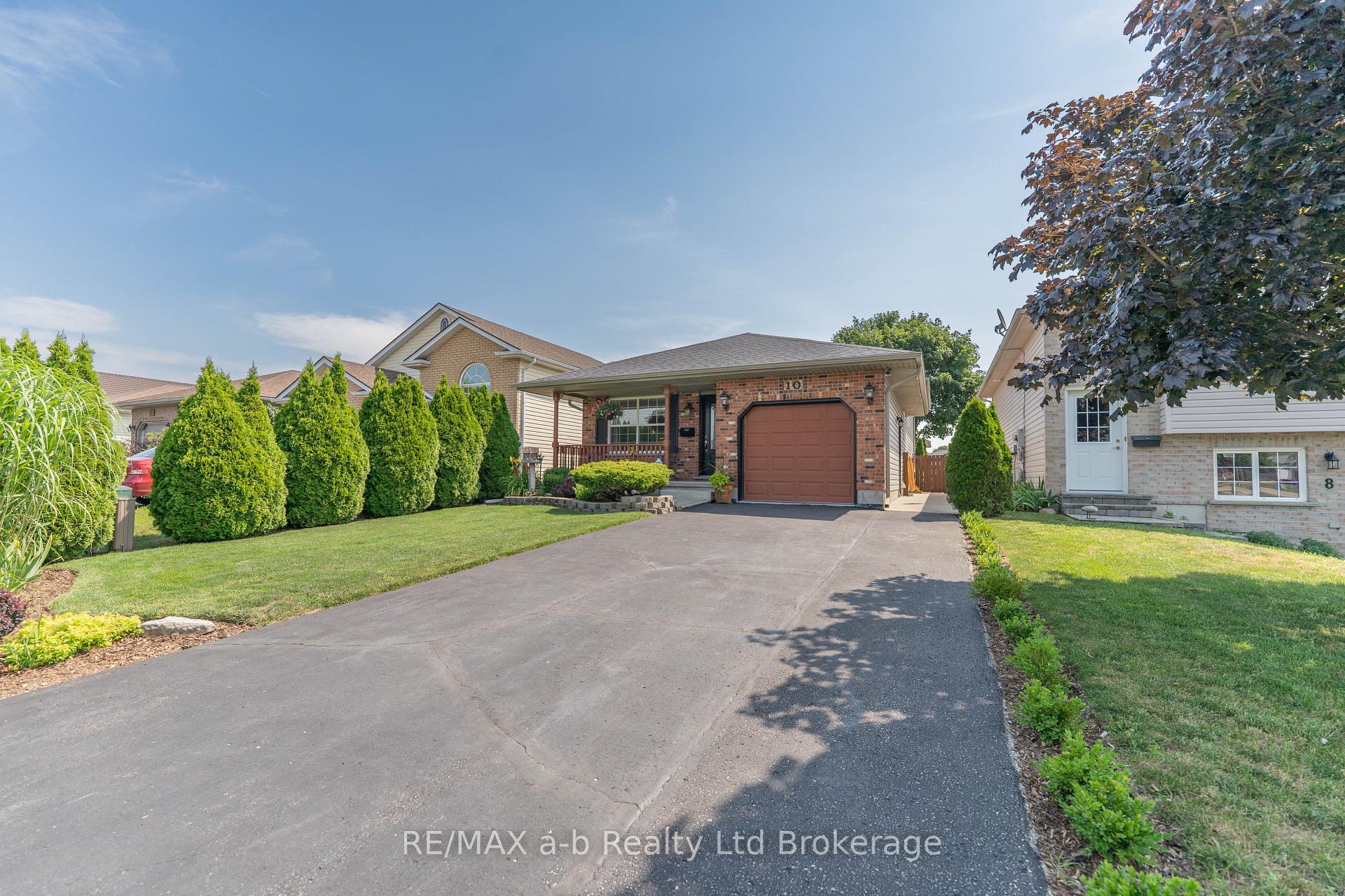 Photo 3 of 10 Peach Street, Tillsonburg — HOMEH