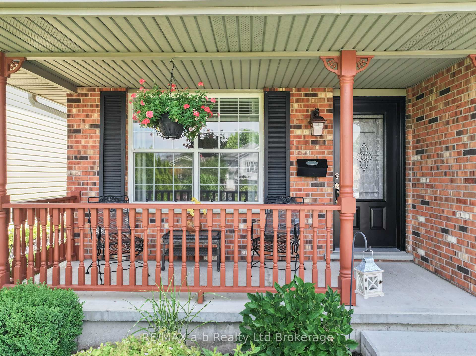 Photo 5 of 10 Peach Street, Tillsonburg — HOMEH