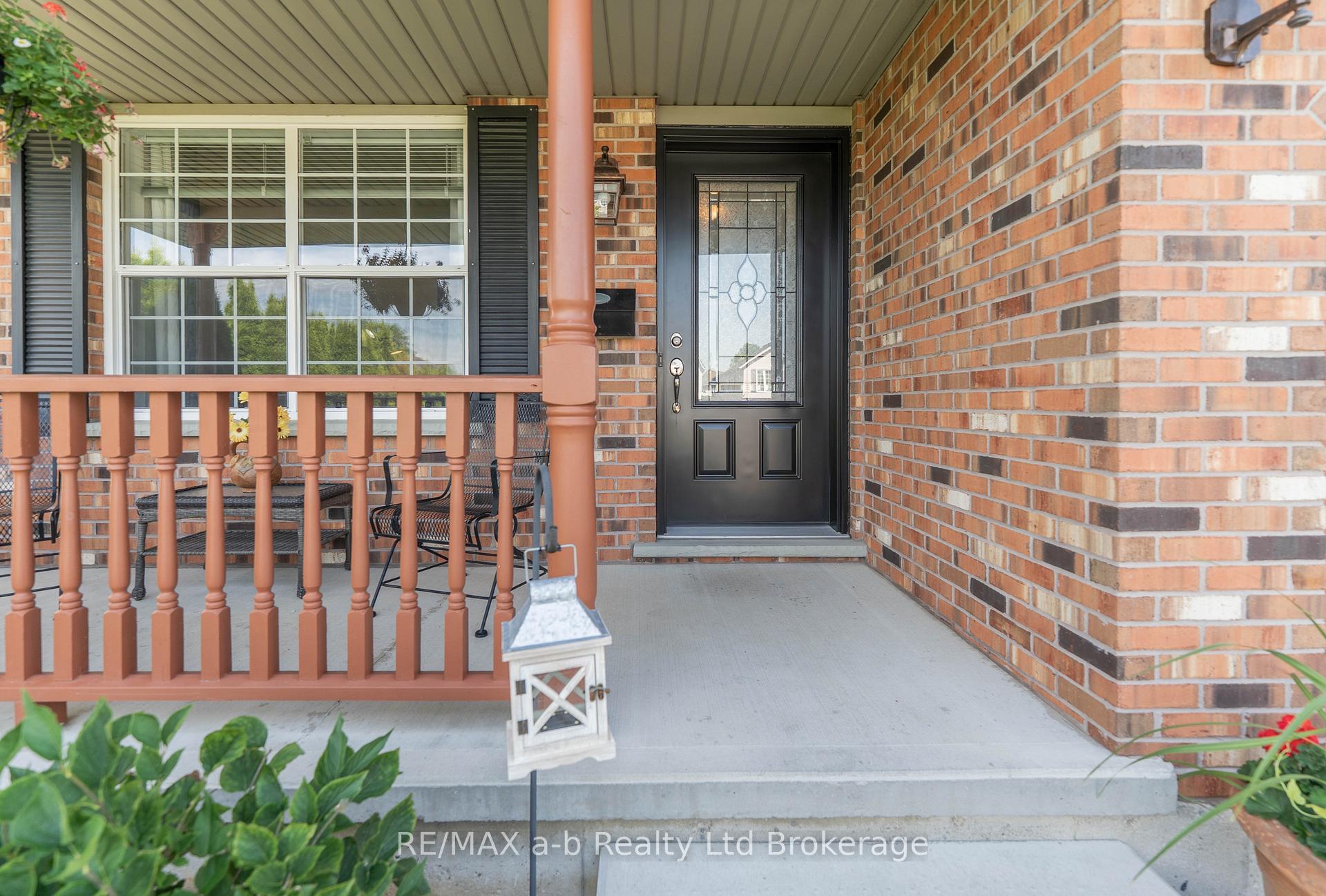 Photo 6 of 10 Peach Street, Tillsonburg — HOMEH
