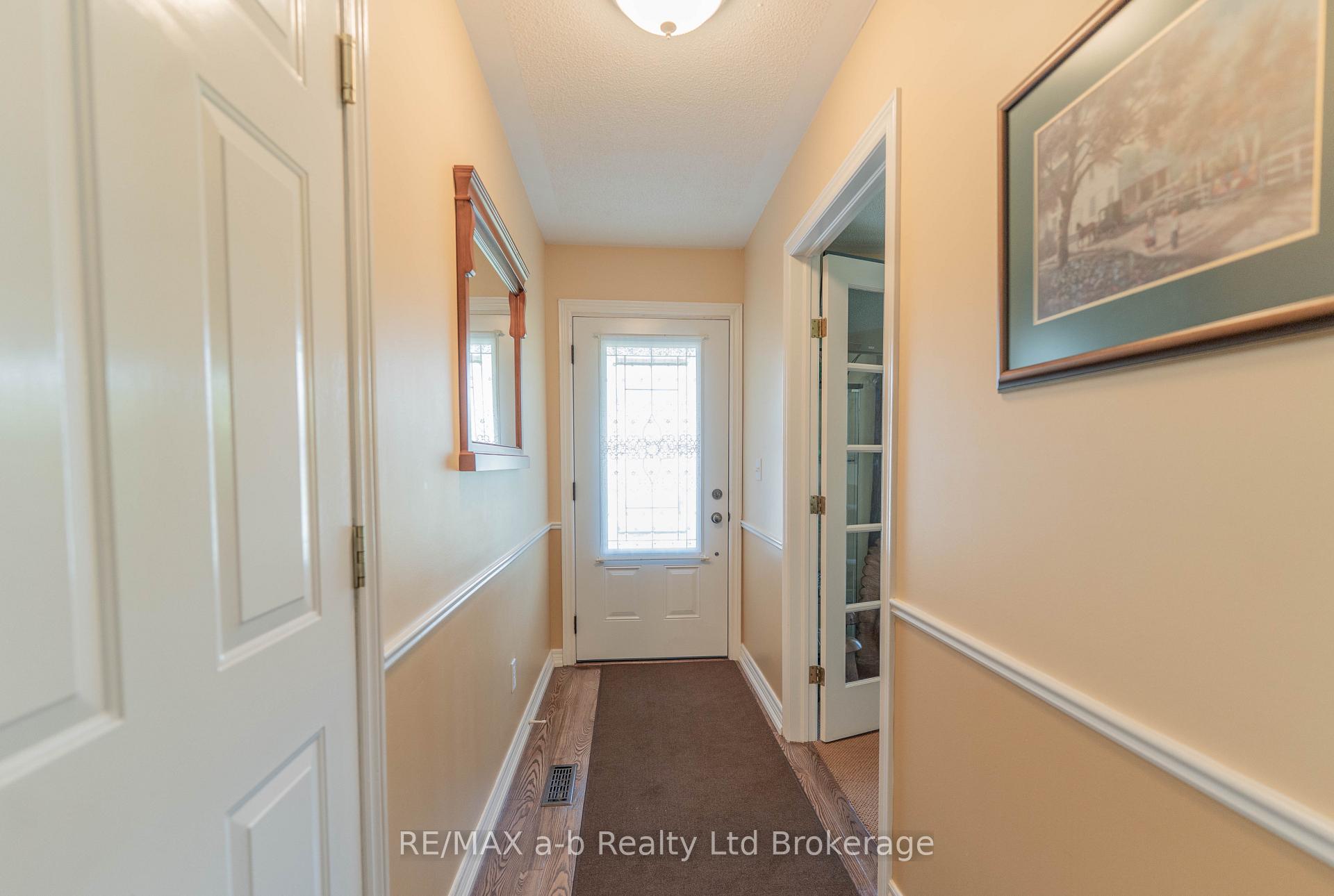 Photo 7 of 10 Peach Street, Tillsonburg — HOMEH