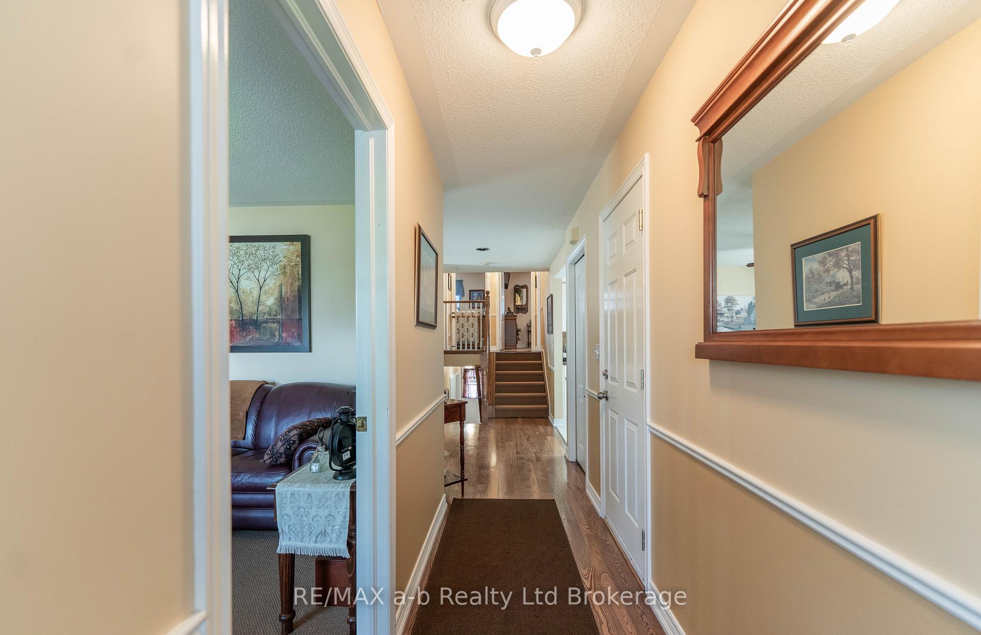 Photo 8 of 10 Peach Street, Tillsonburg — HOMEH