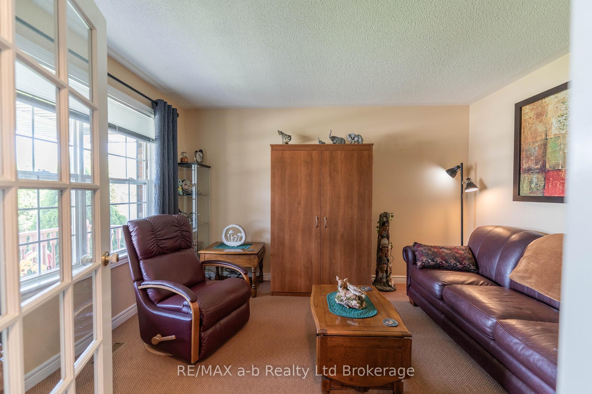 Photo 9 of 10 Peach Street, Tillsonburg — HOMEH