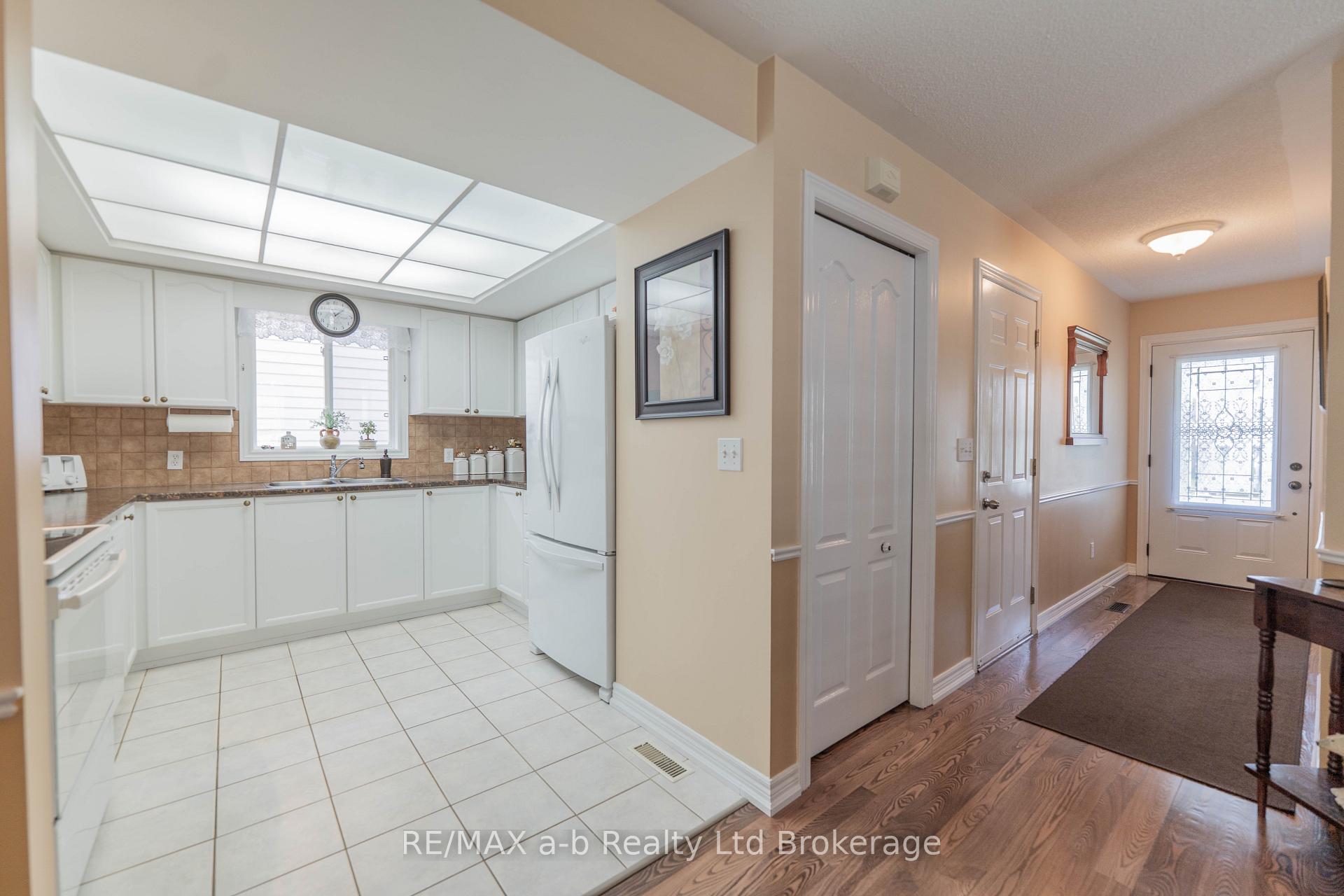 Photo 11 of 10 Peach Street, Tillsonburg — HOMEH
