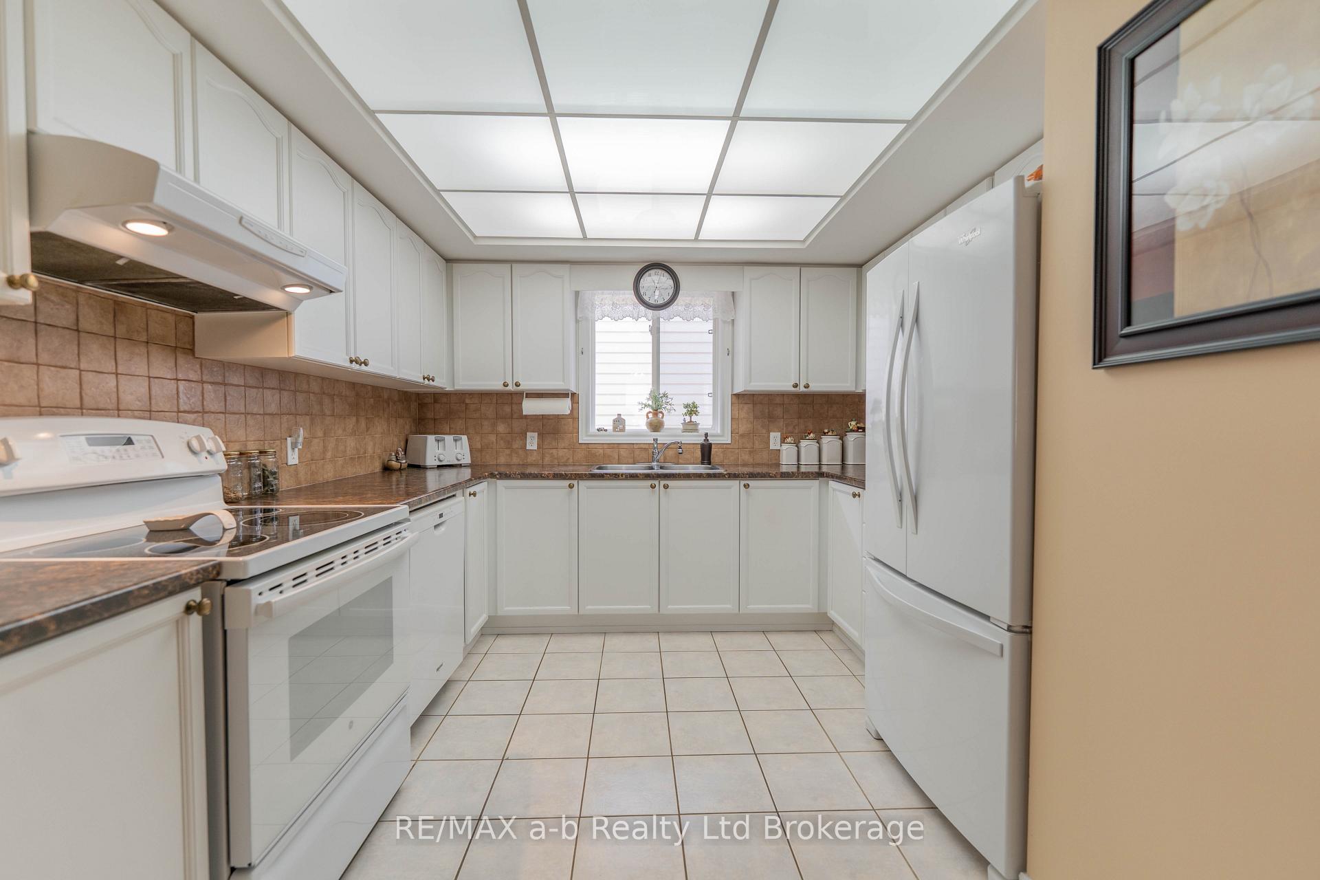 Photo 12 of 10 Peach Street, Tillsonburg — HOMEH