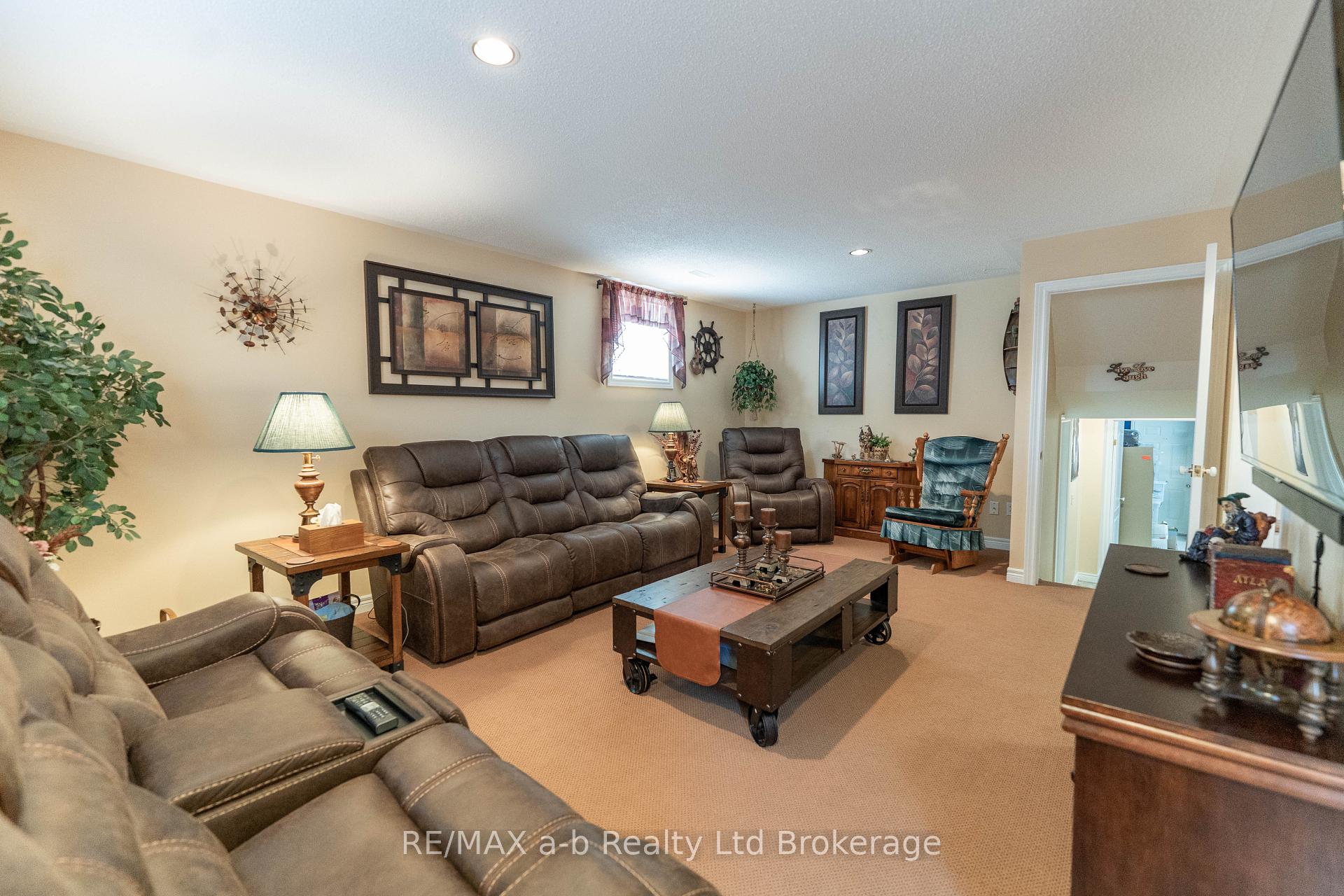 Photo 17 of 10 Peach Street, Tillsonburg — HOMEH