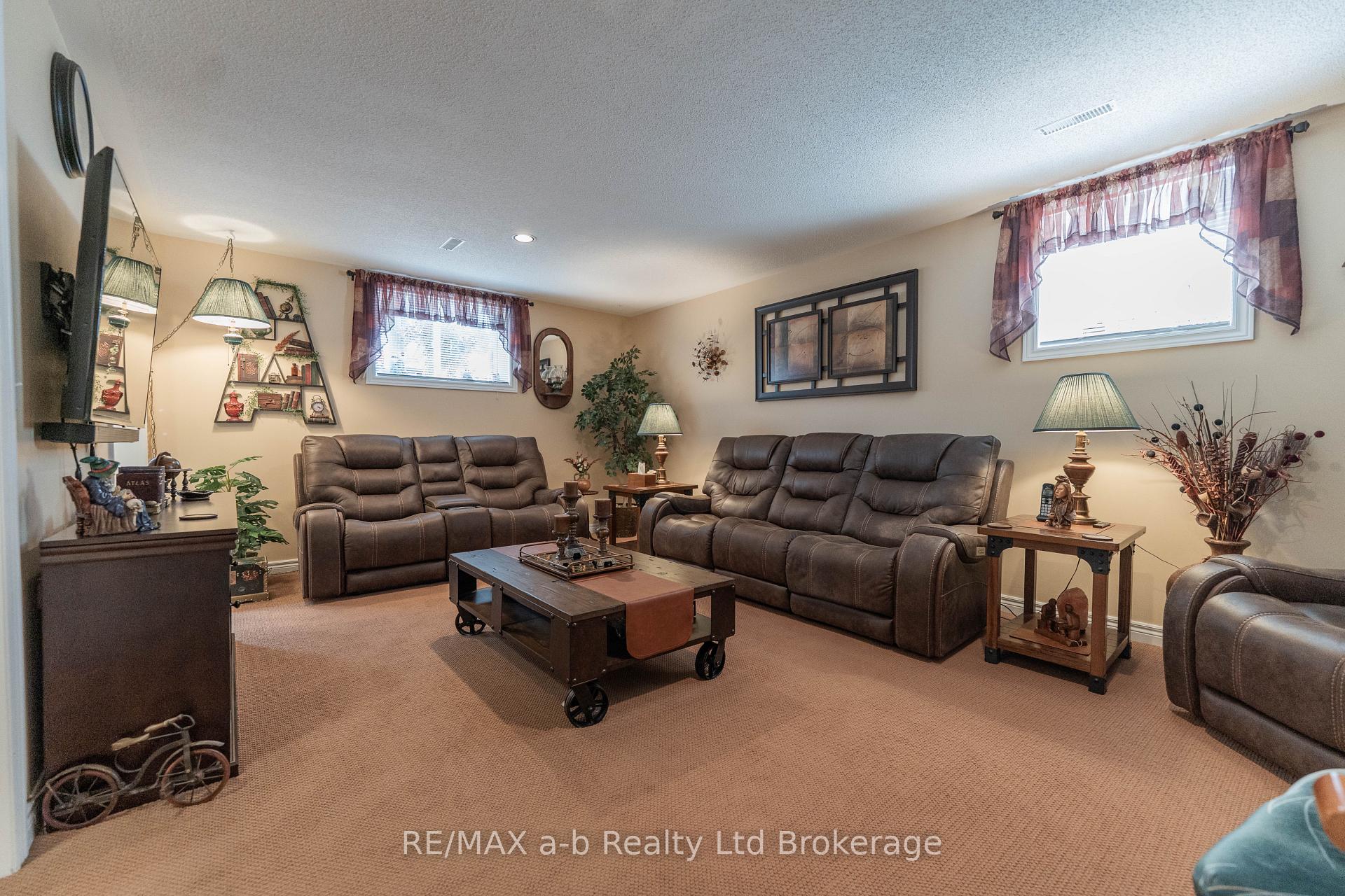 Photo 18 of 10 Peach Street, Tillsonburg — HOMEH