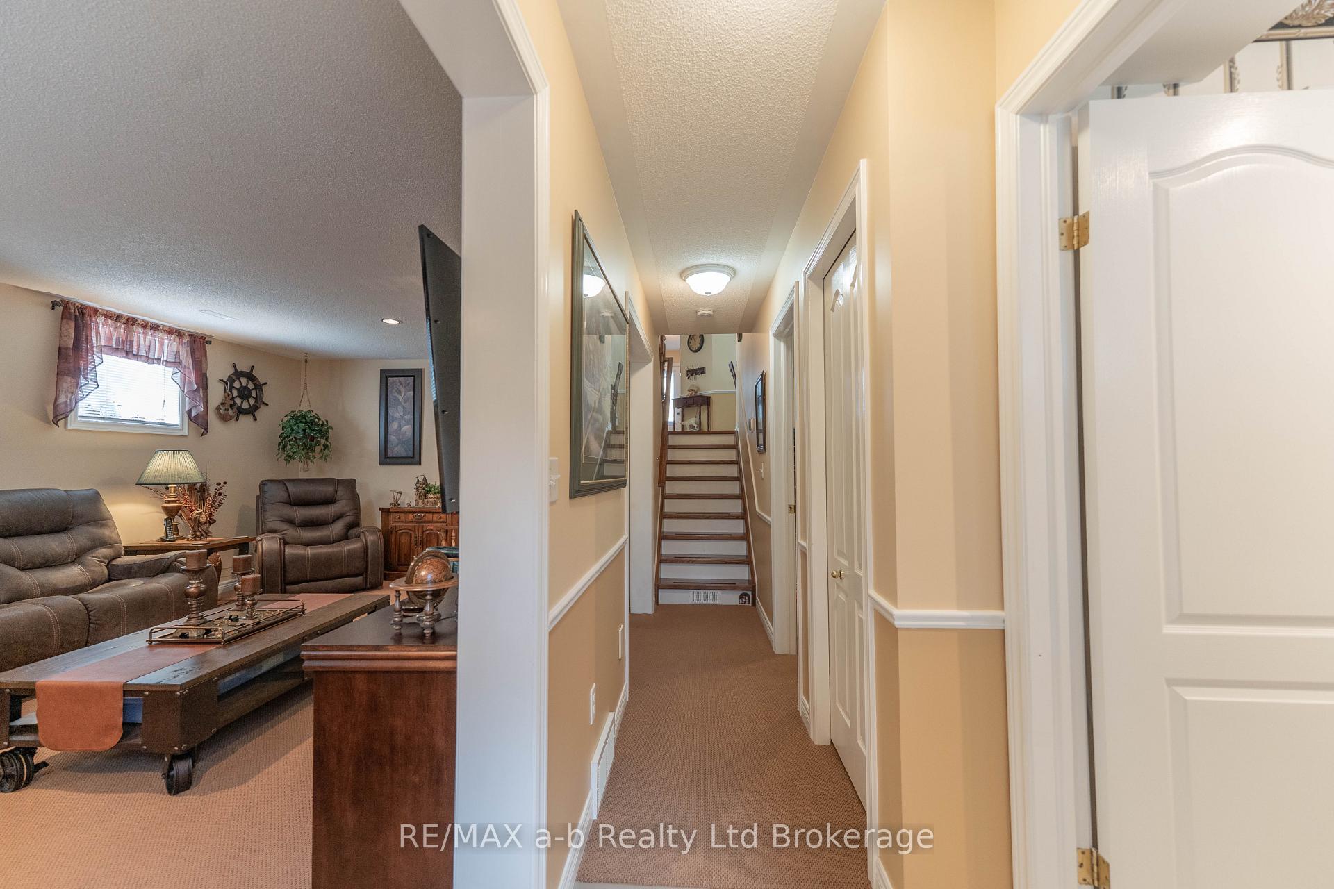 Photo 27 of 10 Peach Street, Tillsonburg — HOMEH