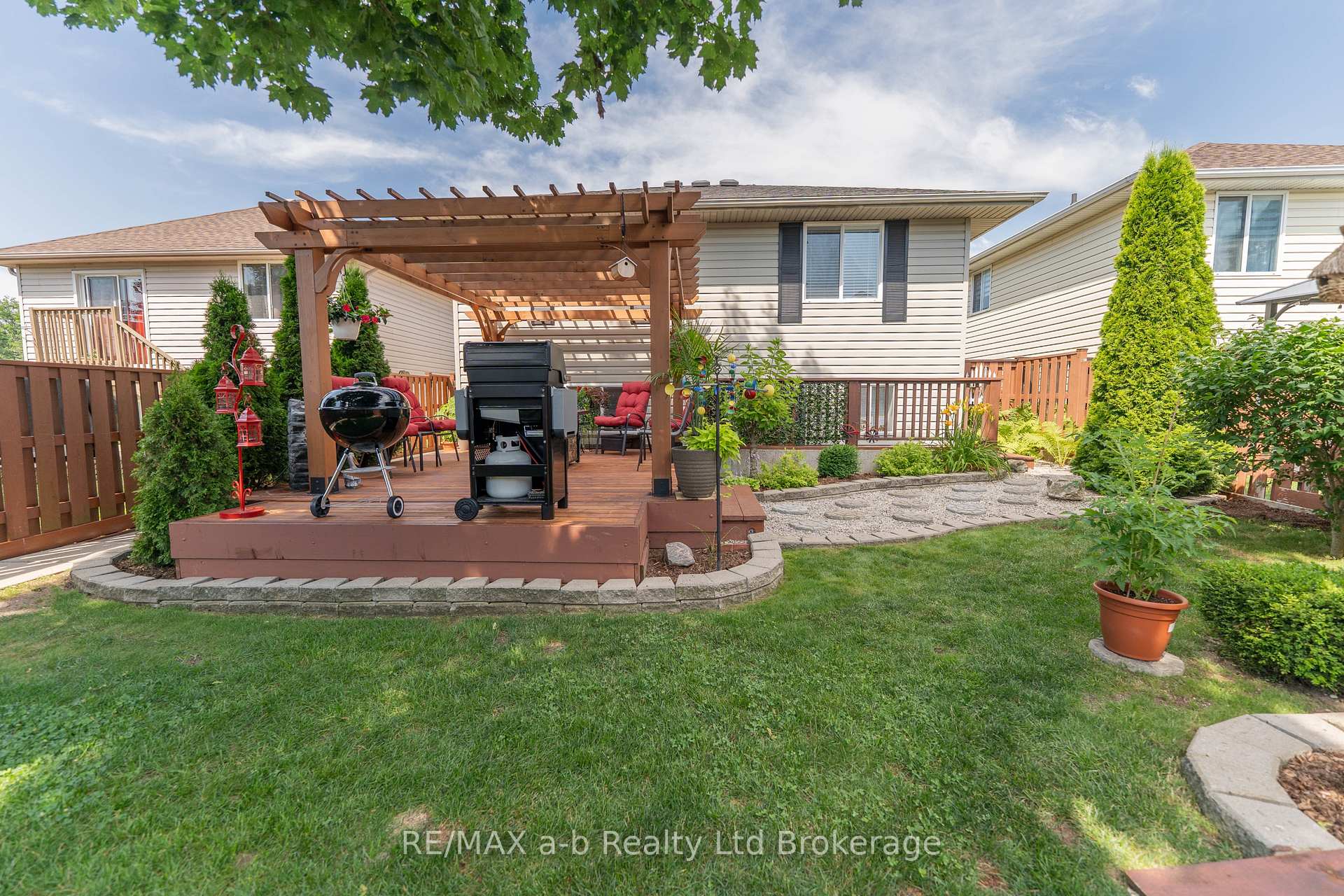 Photo 32 of 10 Peach Street, Tillsonburg — HOMEH