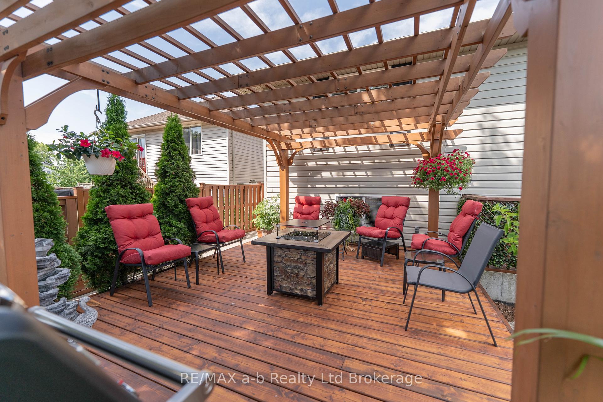 Photo 33 of 10 Peach Street, Tillsonburg — HOMEH