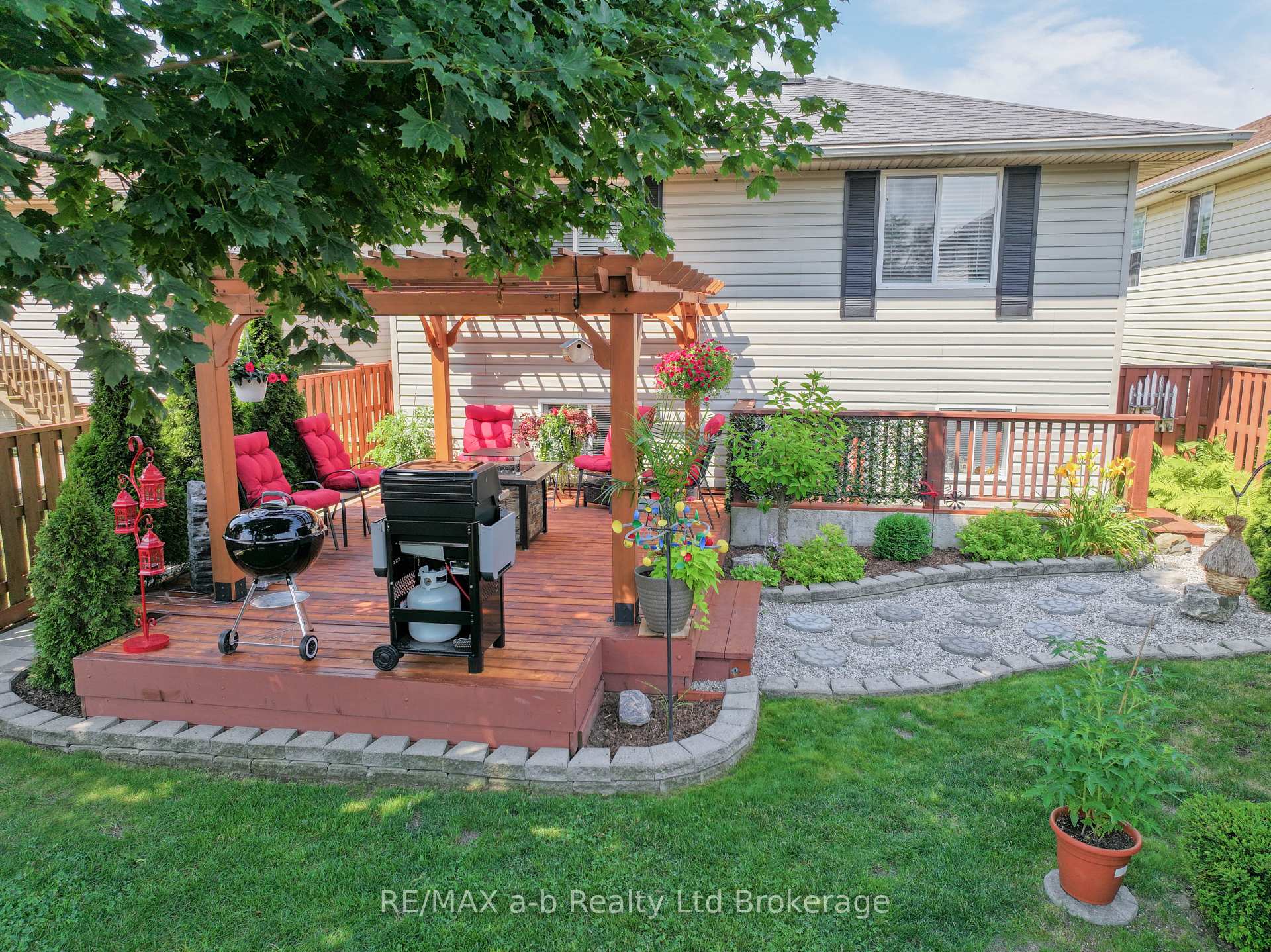 Photo 36 of 10 Peach Street, Tillsonburg — HOMEH