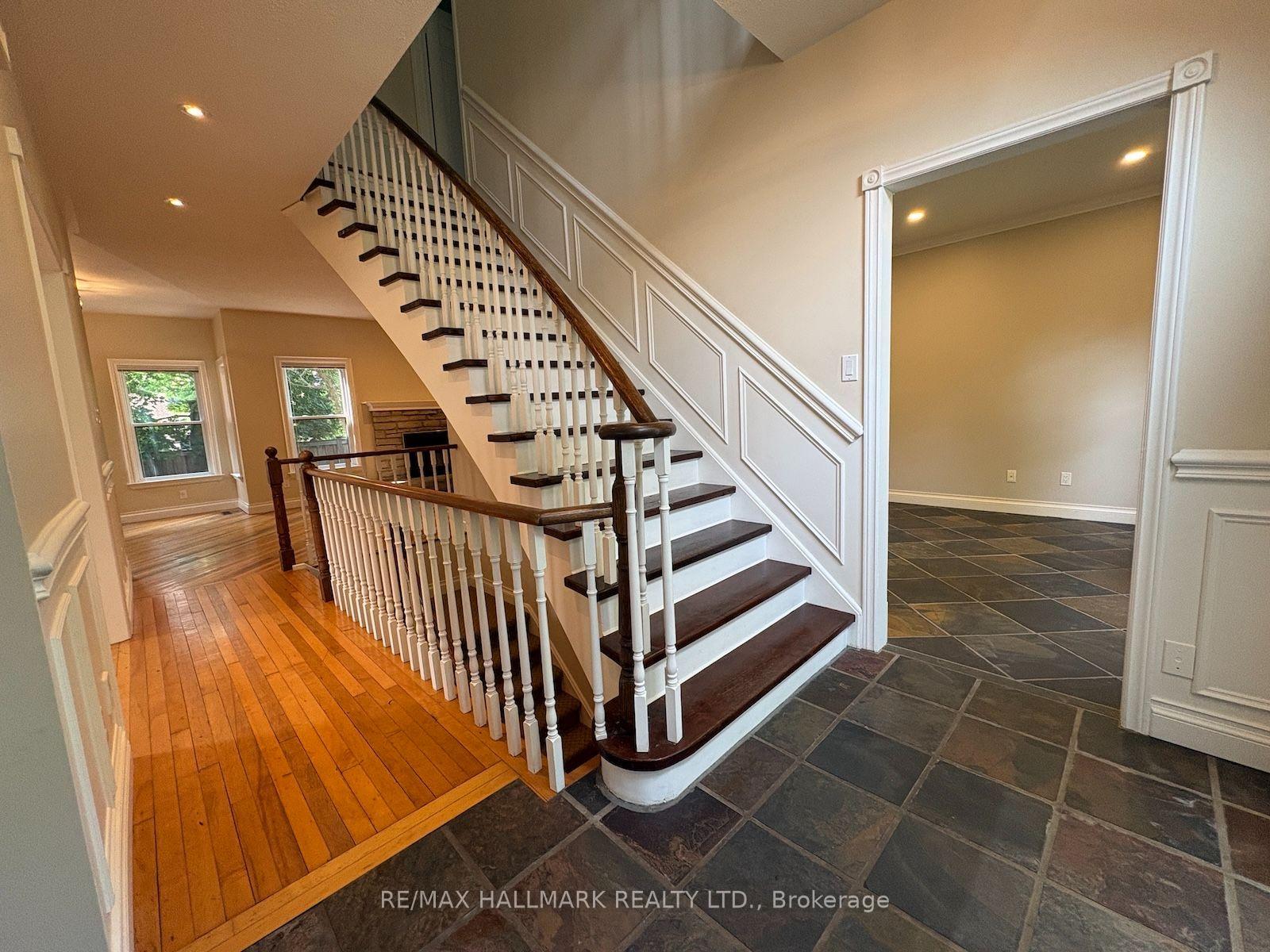 Photo 2 of 34 Theobalds Circle, Richmond Hill, Mill Pond — HOMEH