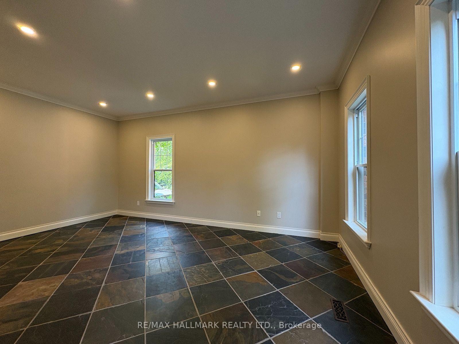 Photo 3 of 34 Theobalds Circle, Richmond Hill, Mill Pond — HOMEH