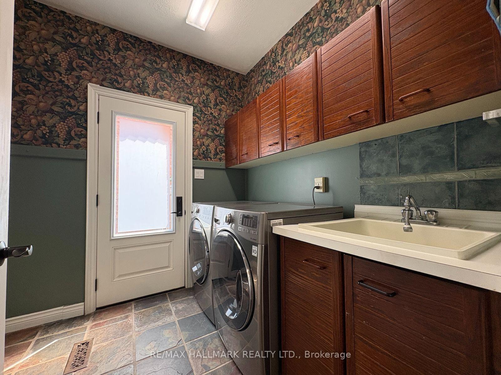 Photo 5 of 34 Theobalds Circle, Richmond Hill, Mill Pond — HOMEH