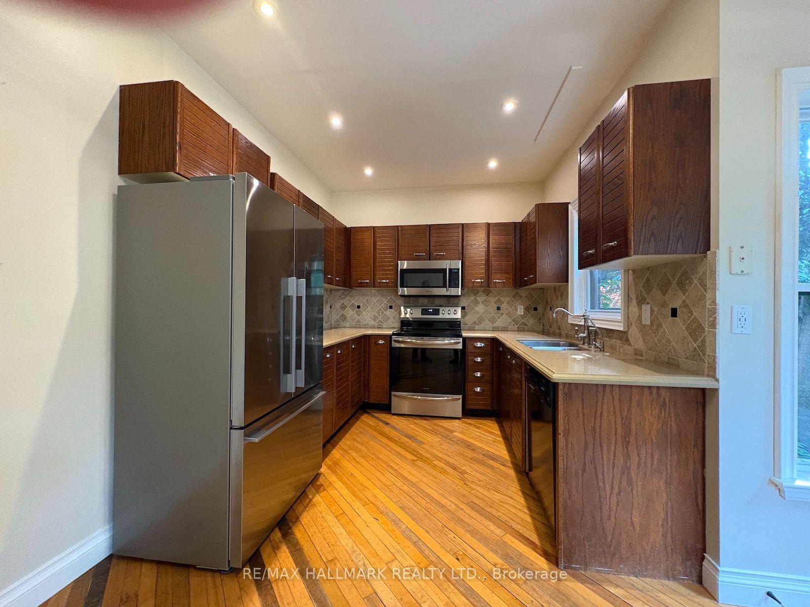 Photo 7 of 34 Theobalds Circle, Richmond Hill, Mill Pond — HOMEH