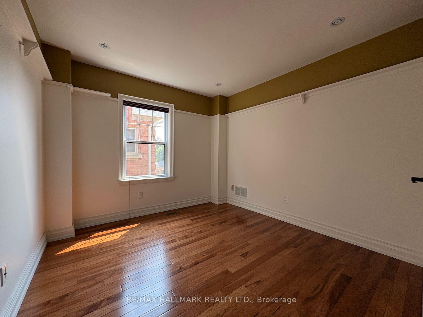 Photo 19 of 34 Theobalds Circle, Richmond Hill, Mill Pond — HOMEH