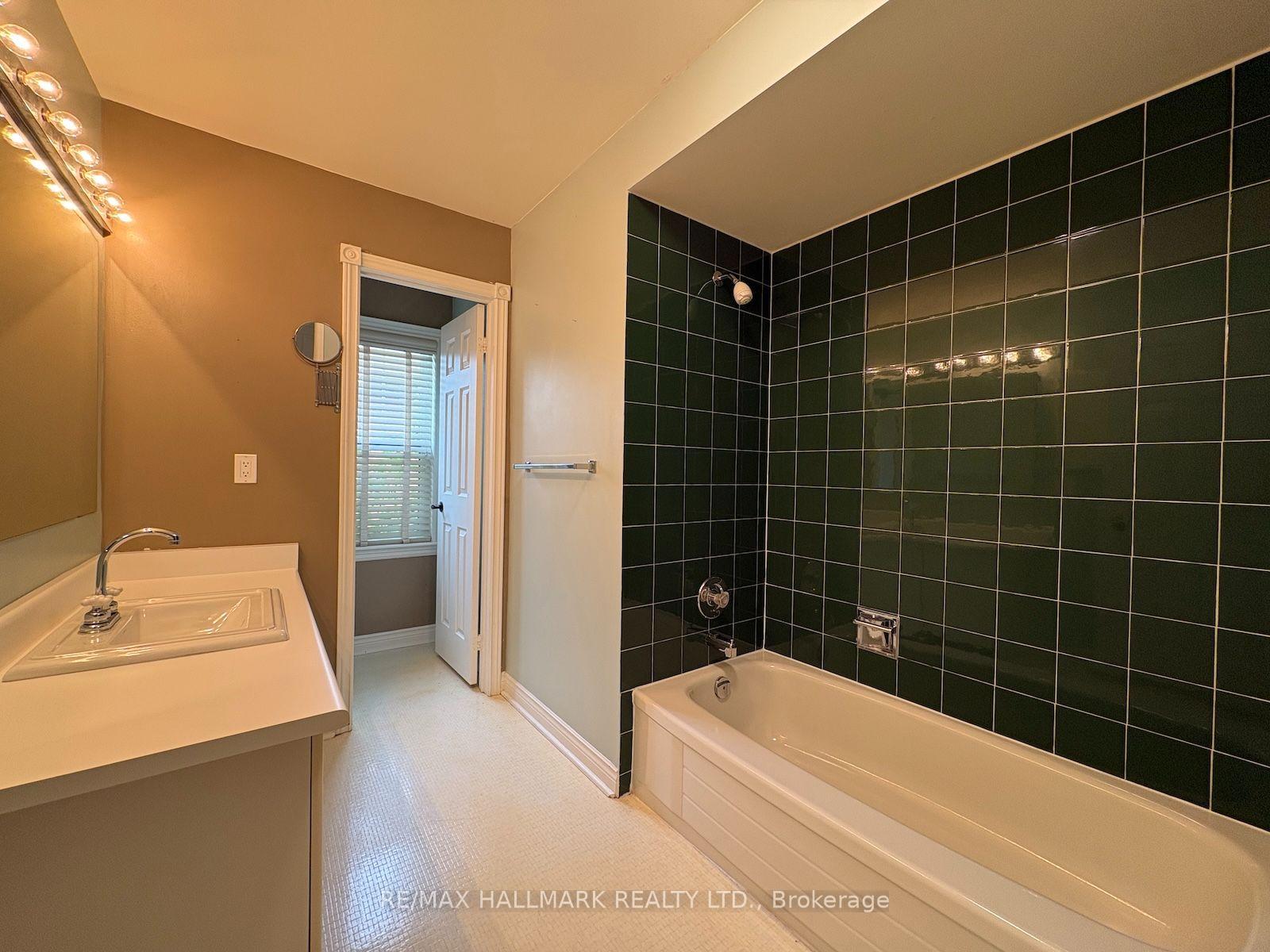 Photo 20 of 34 Theobalds Circle, Richmond Hill, Mill Pond — HOMEH