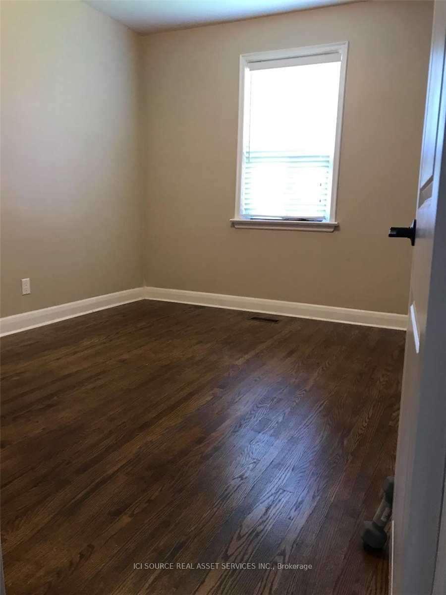Photo 6 of Unit Main floor, 126 Silverhill Drive, Etobicoke, Islington-City Centre West — HOMEH