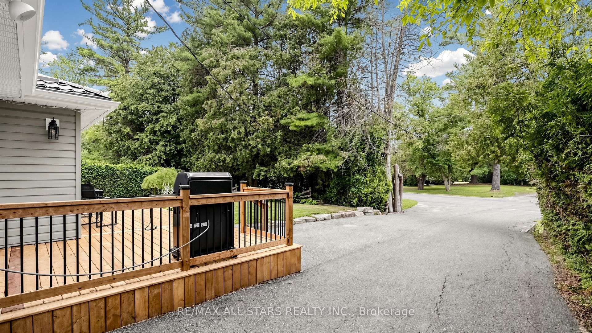 Photo 4 of 28 Florence Drive, Georgina, Pefferlaw — HOMEH