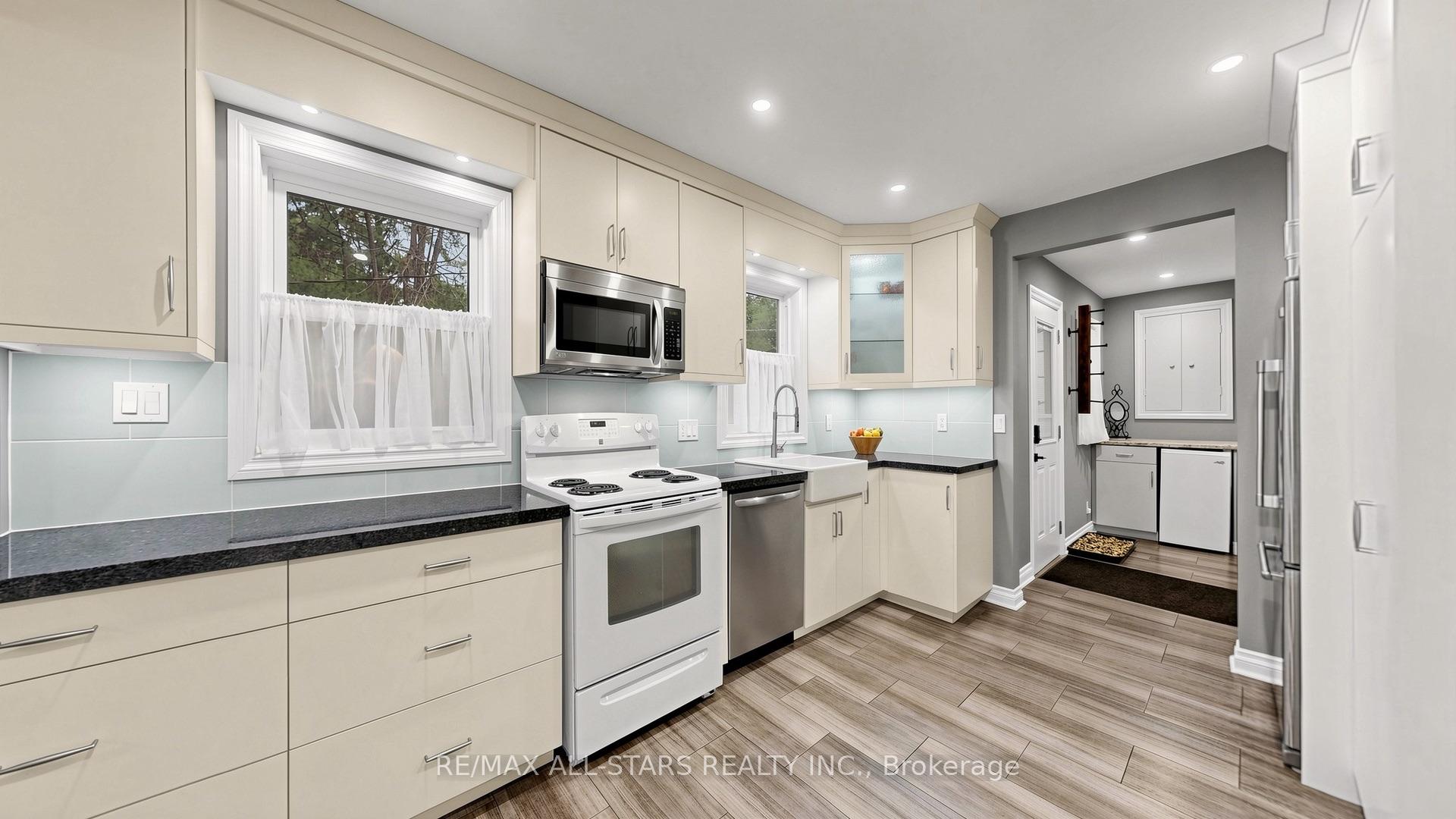 Photo 10 of 28 Florence Drive, Georgina, Pefferlaw — HOMEH
