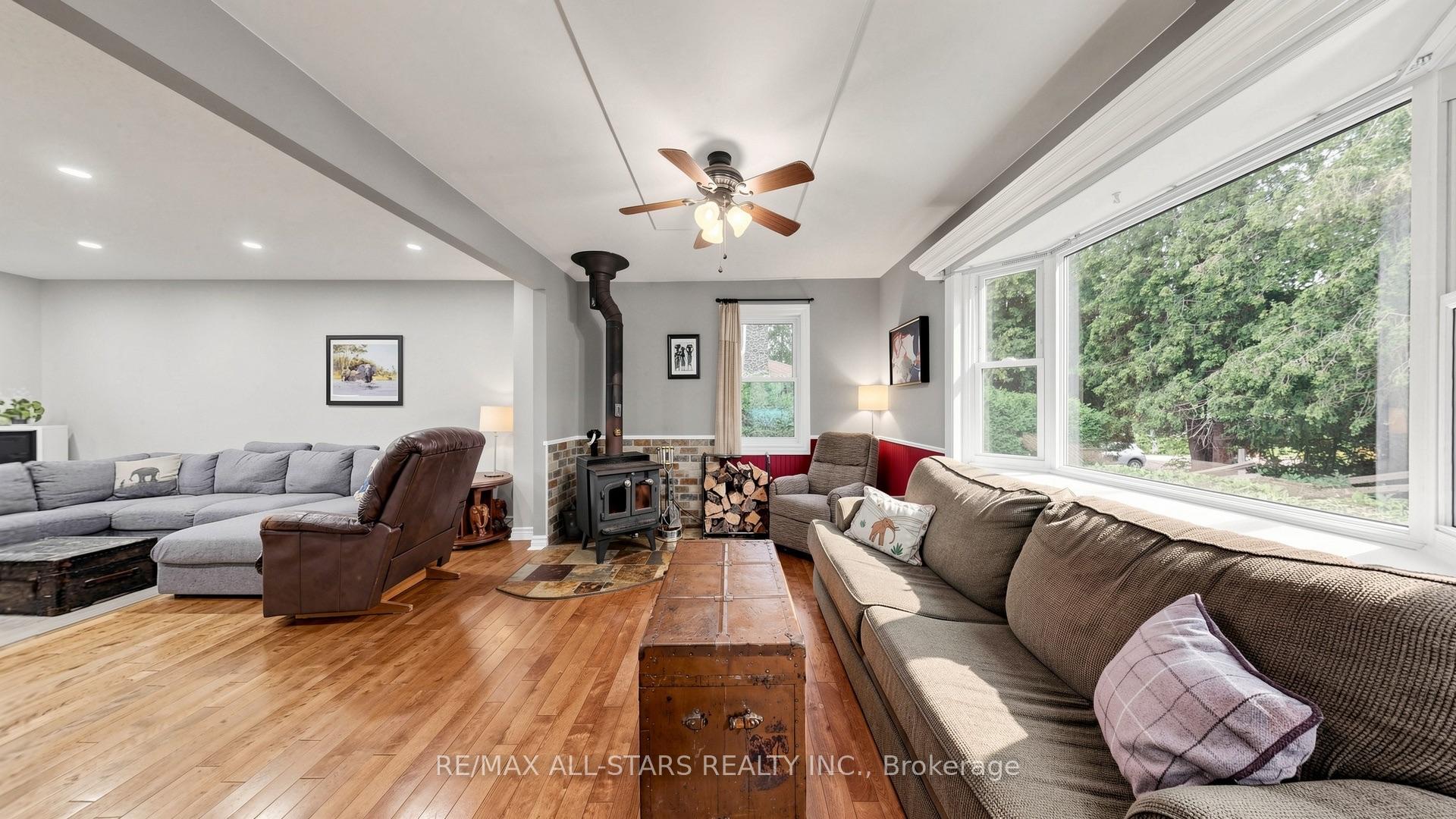 Photo 14 of 28 Florence Drive, Georgina, Pefferlaw — HOMEH