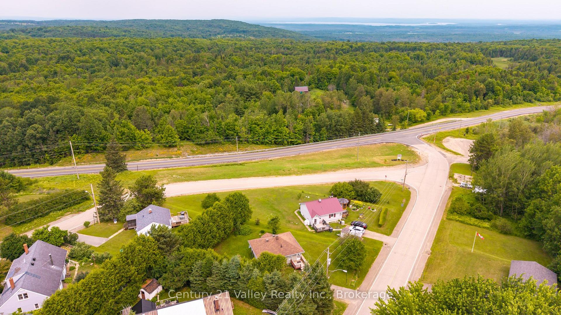 Photo 2 of 34 Sebastopol Drive, Bonnechere Valley, Eganville/Bonnechere Twp — HOMEH