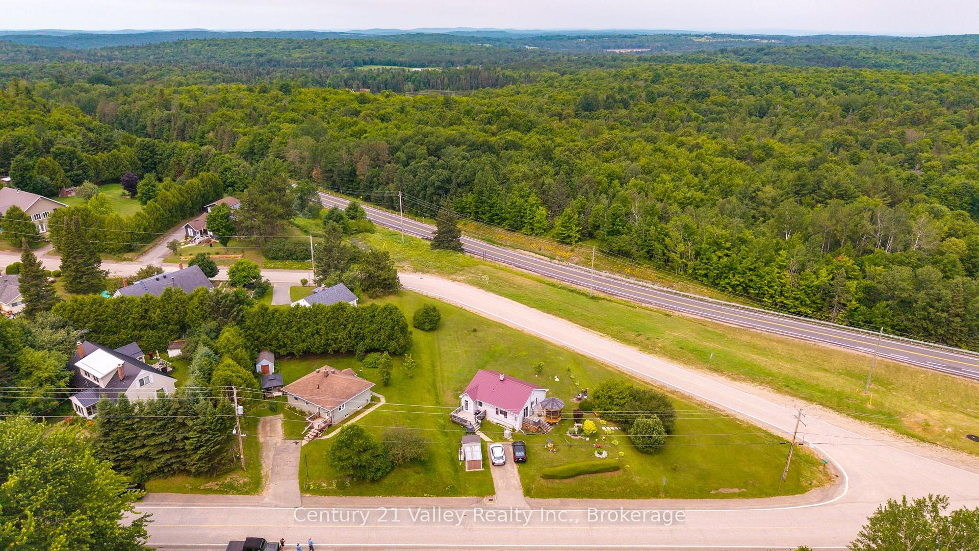 Photo 3 of 34 Sebastopol Drive, Bonnechere Valley, Eganville/Bonnechere Twp — HOMEH