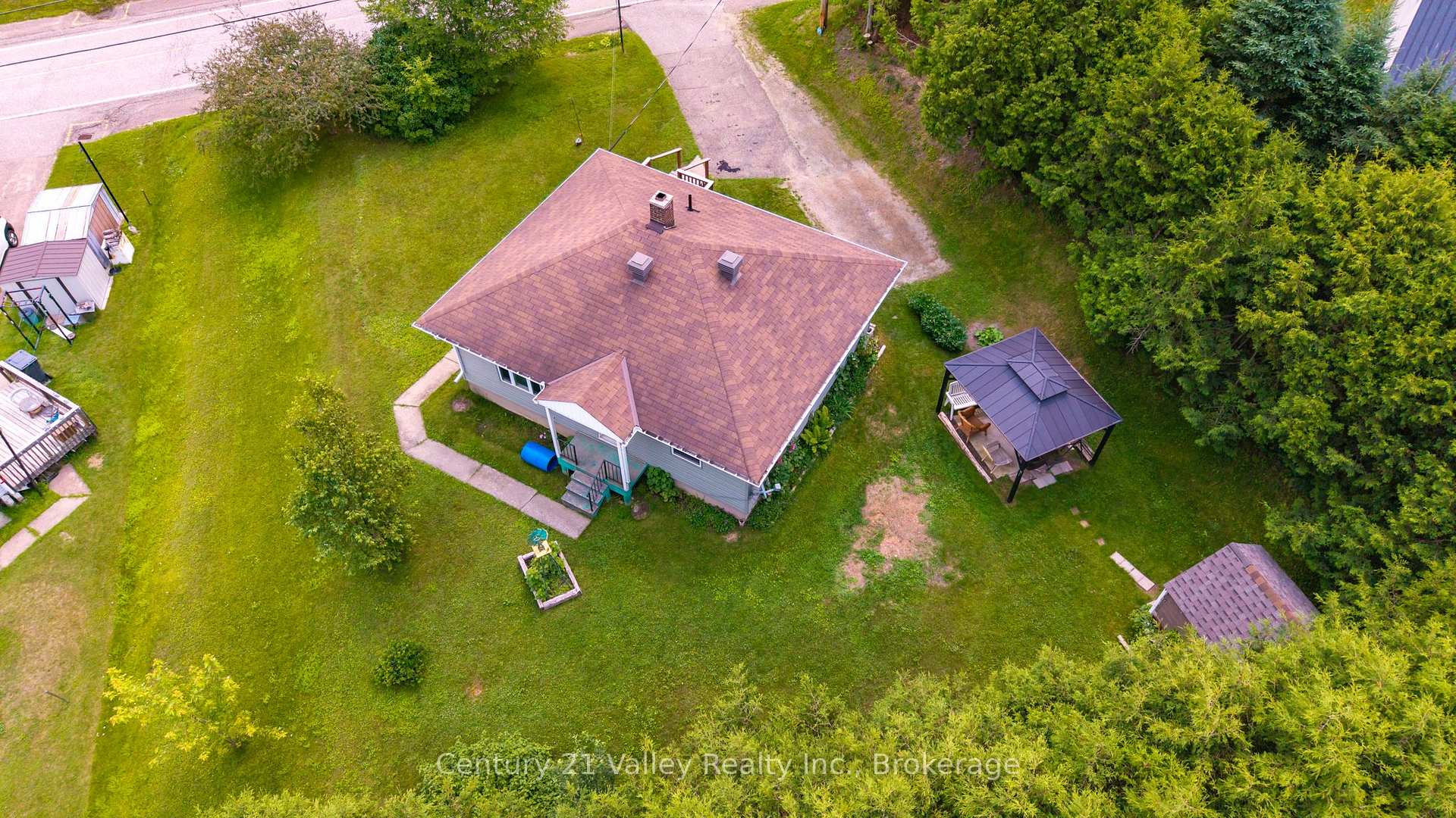 Photo 4 of 34 Sebastopol Drive, Bonnechere Valley, Eganville/Bonnechere Twp — HOMEH