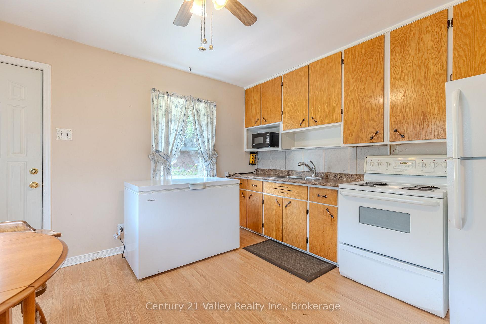 Photo 10 of 34 Sebastopol Drive, Bonnechere Valley, Eganville/Bonnechere Twp — HOMEH