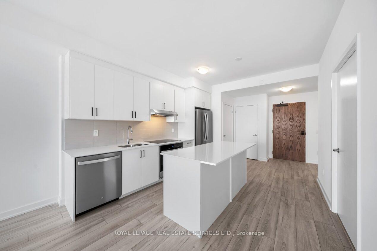 Photo 3 of Unit 705, 1035 Southdown Road, Mississauga, Clarkson — HOMEH