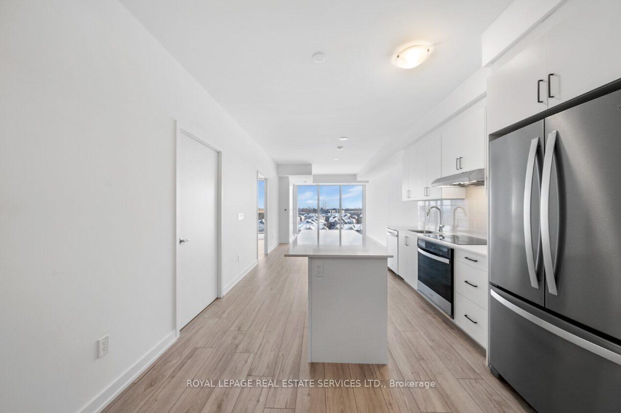 Photo 5 of Unit 705, 1035 Southdown Road, Mississauga, Clarkson — HOMEH