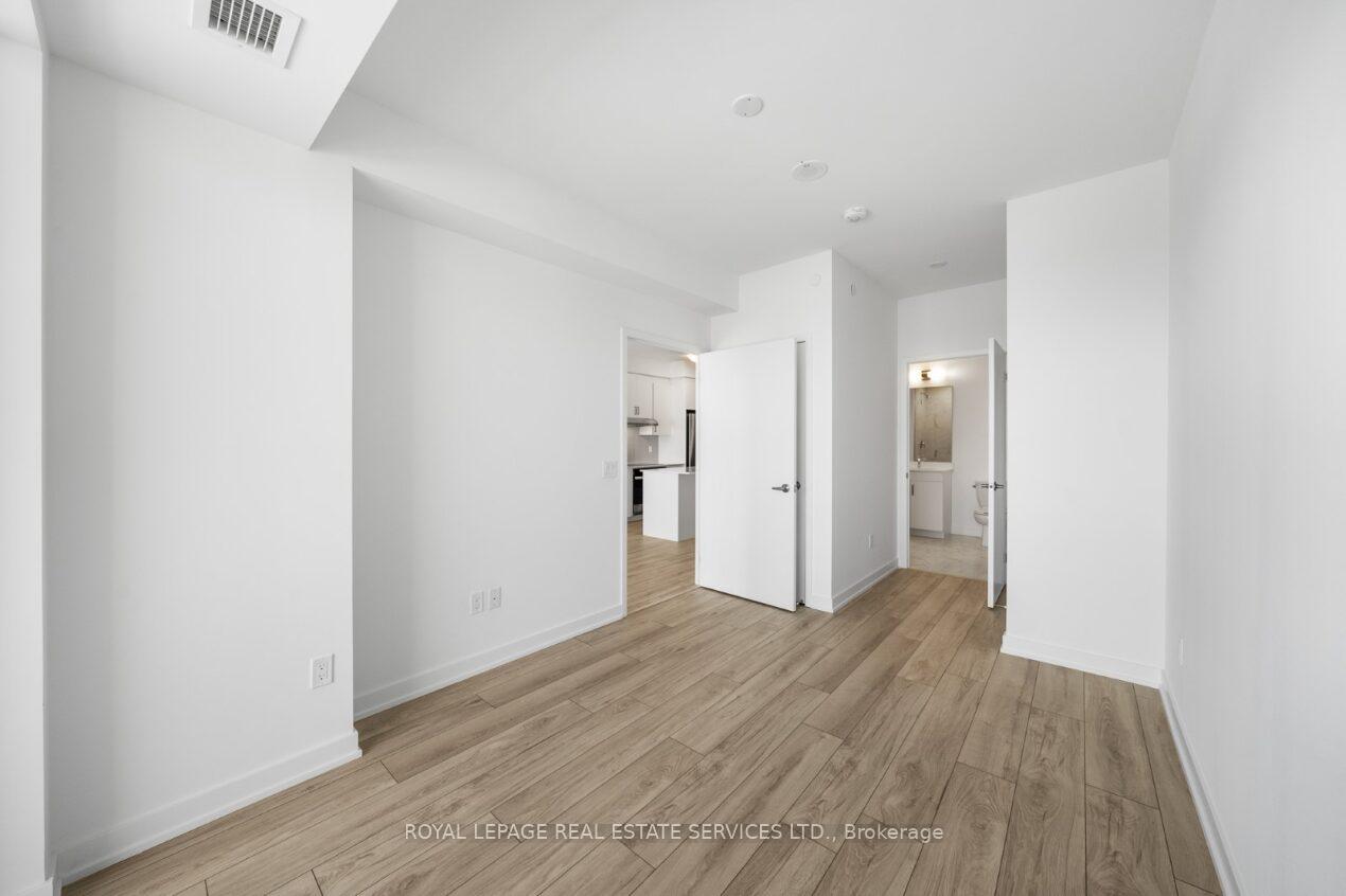 Photo 12 of Unit 705, 1035 Southdown Road, Mississauga, Clarkson — HOMEH