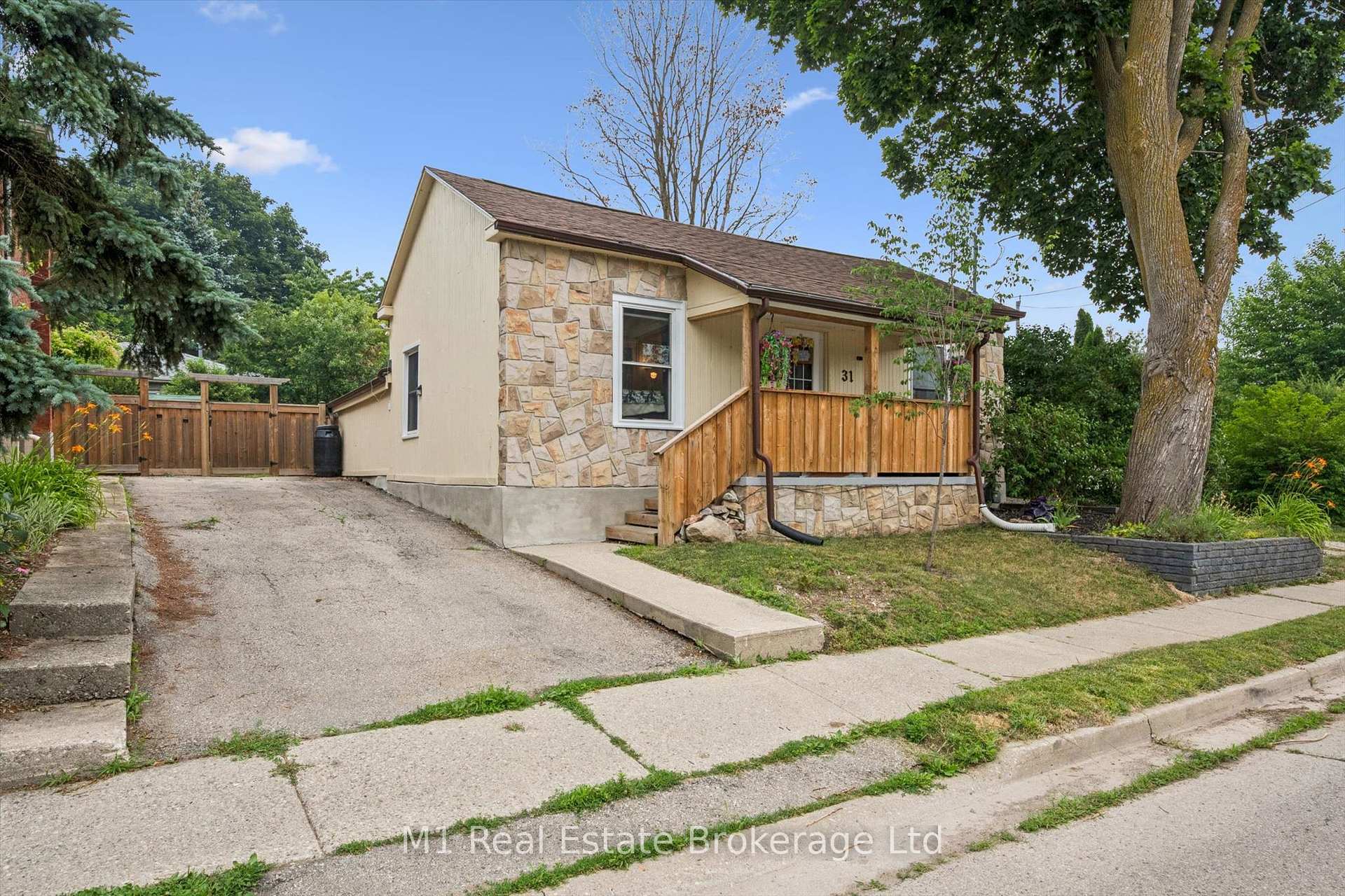 Photo 4 of 31 Bagot Street, Guelph, Junction/Onward Willow — HOMEH