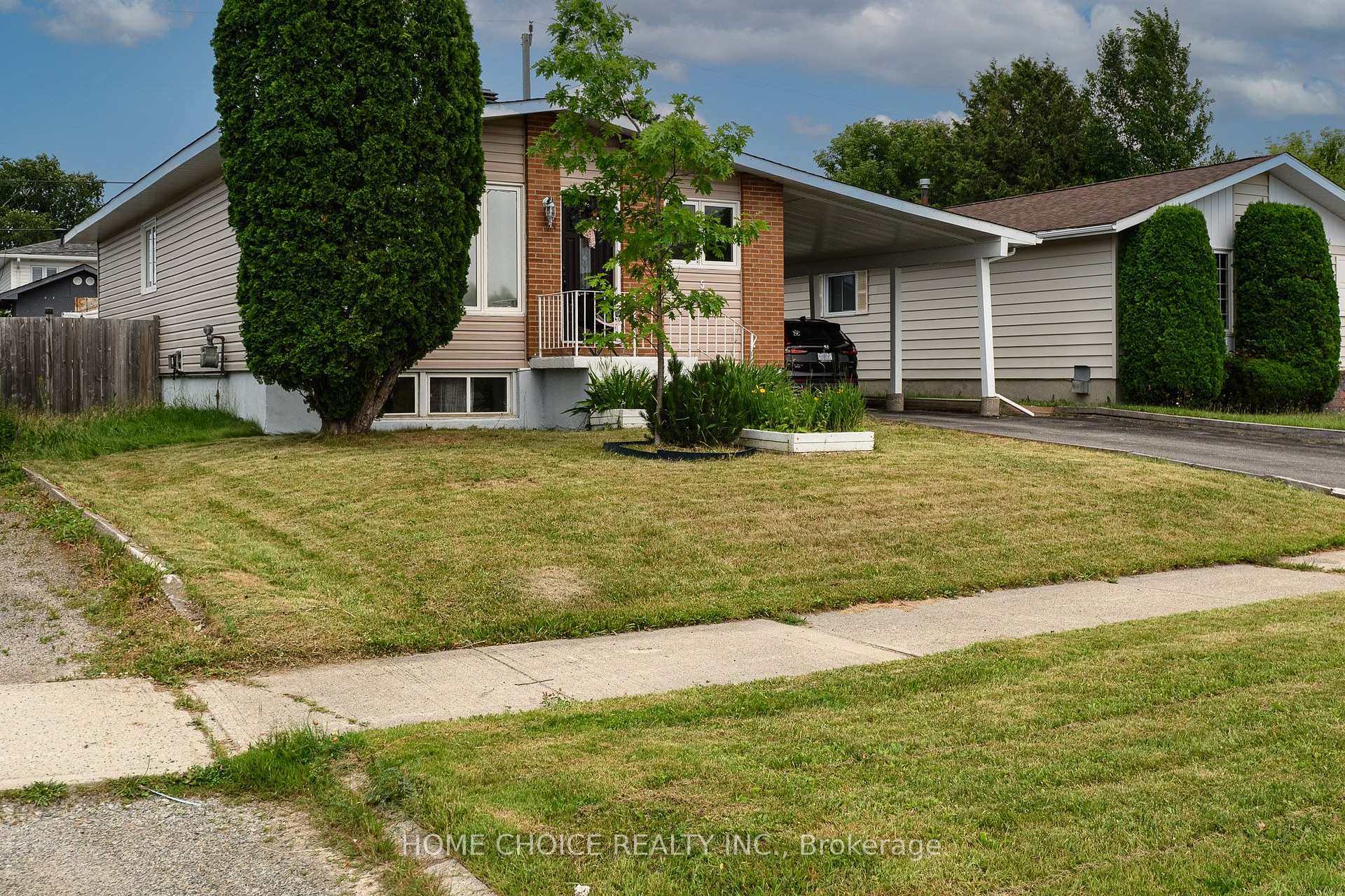 Photo 1 of 588 Melrose Boulevard, Timmins, TNW - Upper Melrose — HOMEH