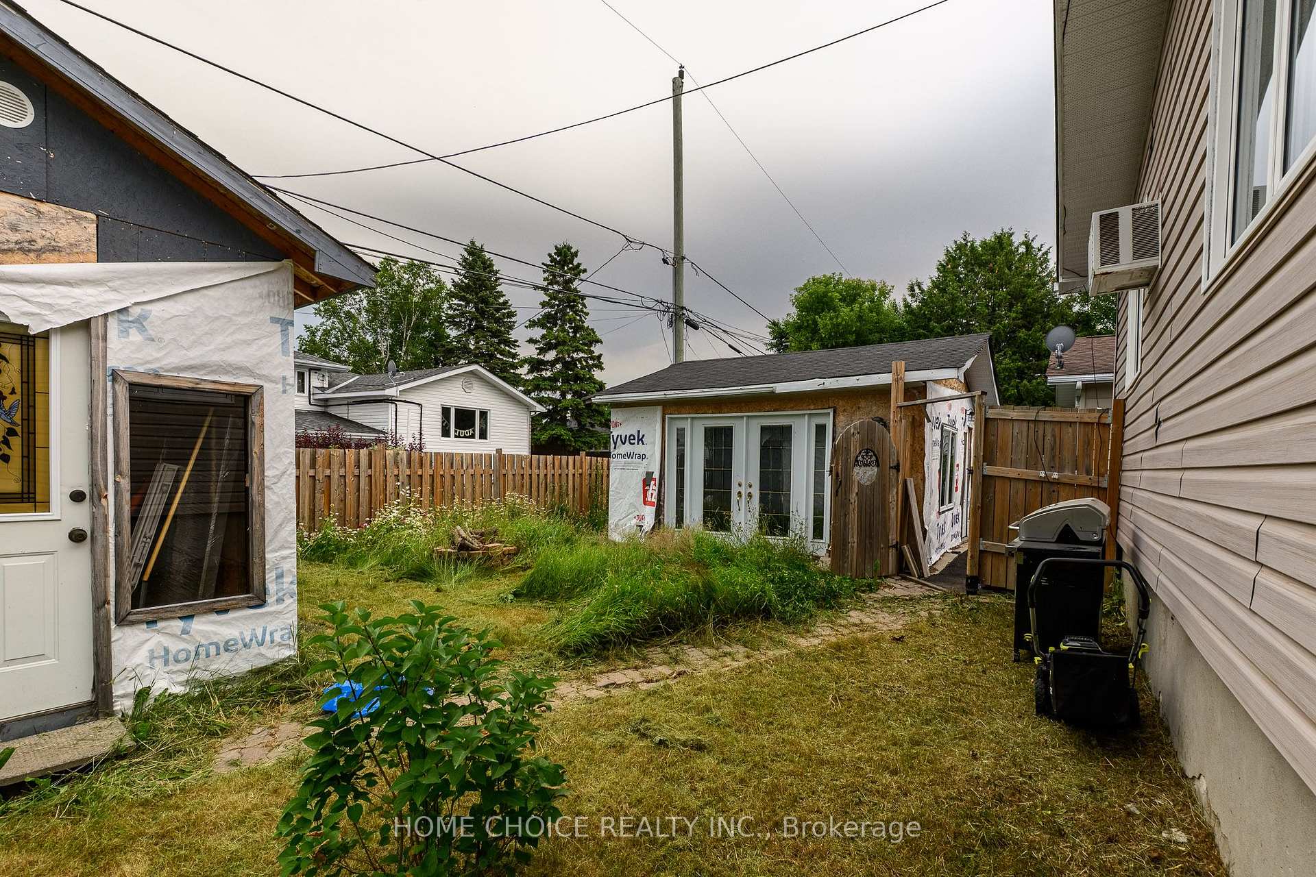 Photo 5 of 588 Melrose Boulevard, Timmins, TNW - Upper Melrose — HOMEH