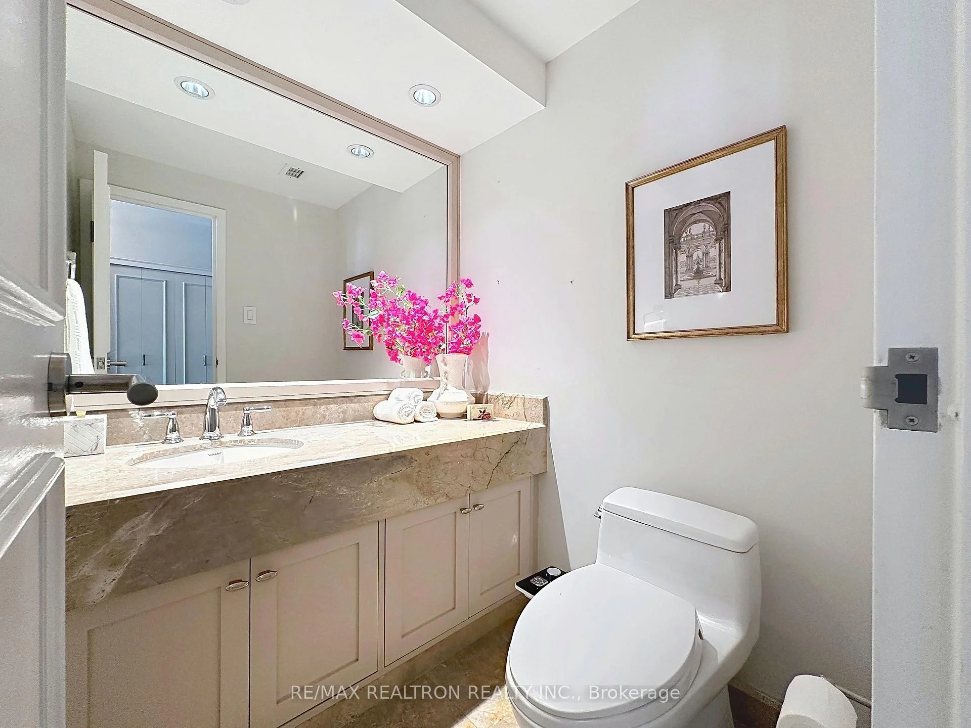Photo 18 of Unit 412, 55A Avenue Road, Toronto, The Annex — HOMEH