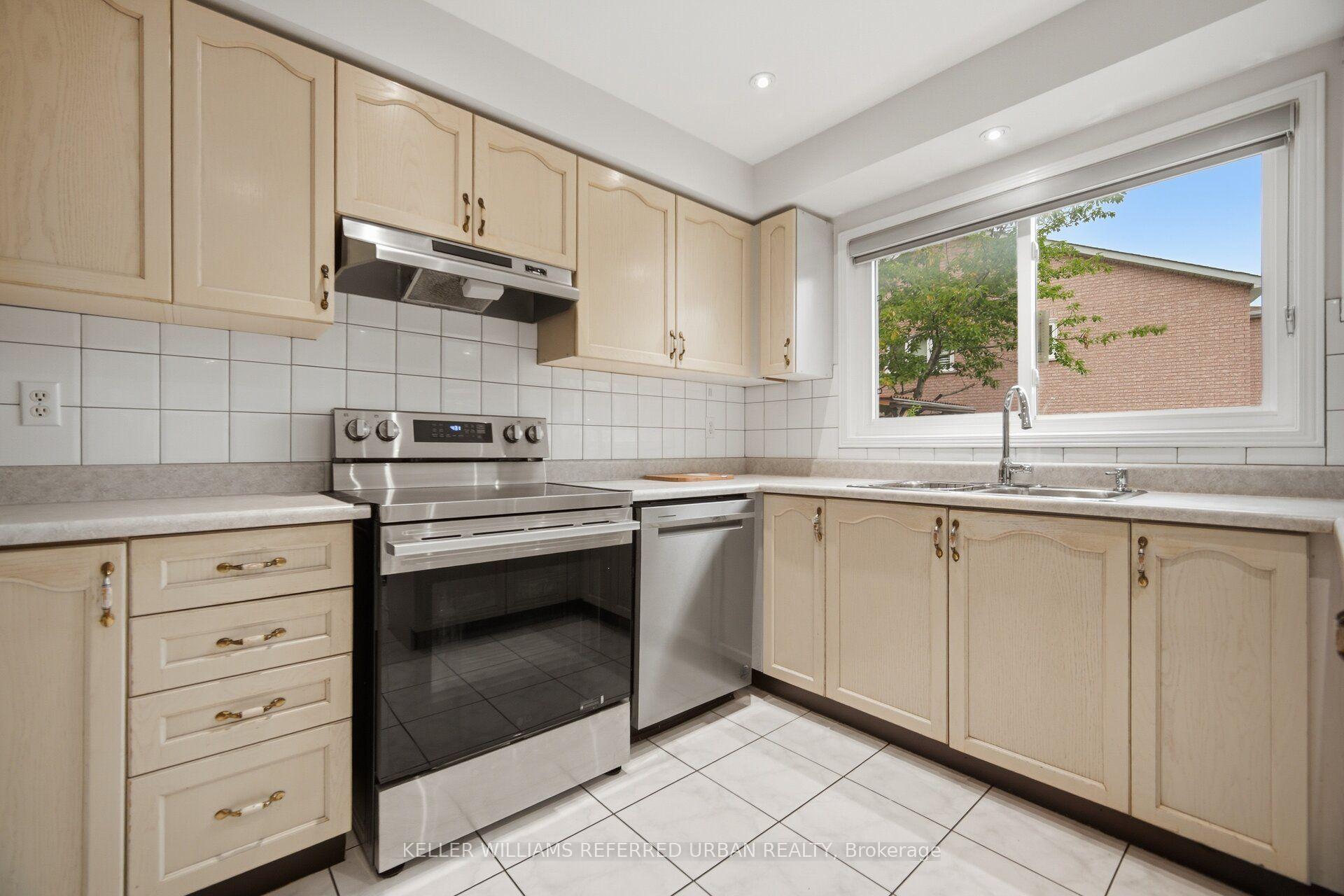 Photo 8 of 19 Softneedle Avenue, Brampton, Sandringham-Wellington — HOMEH