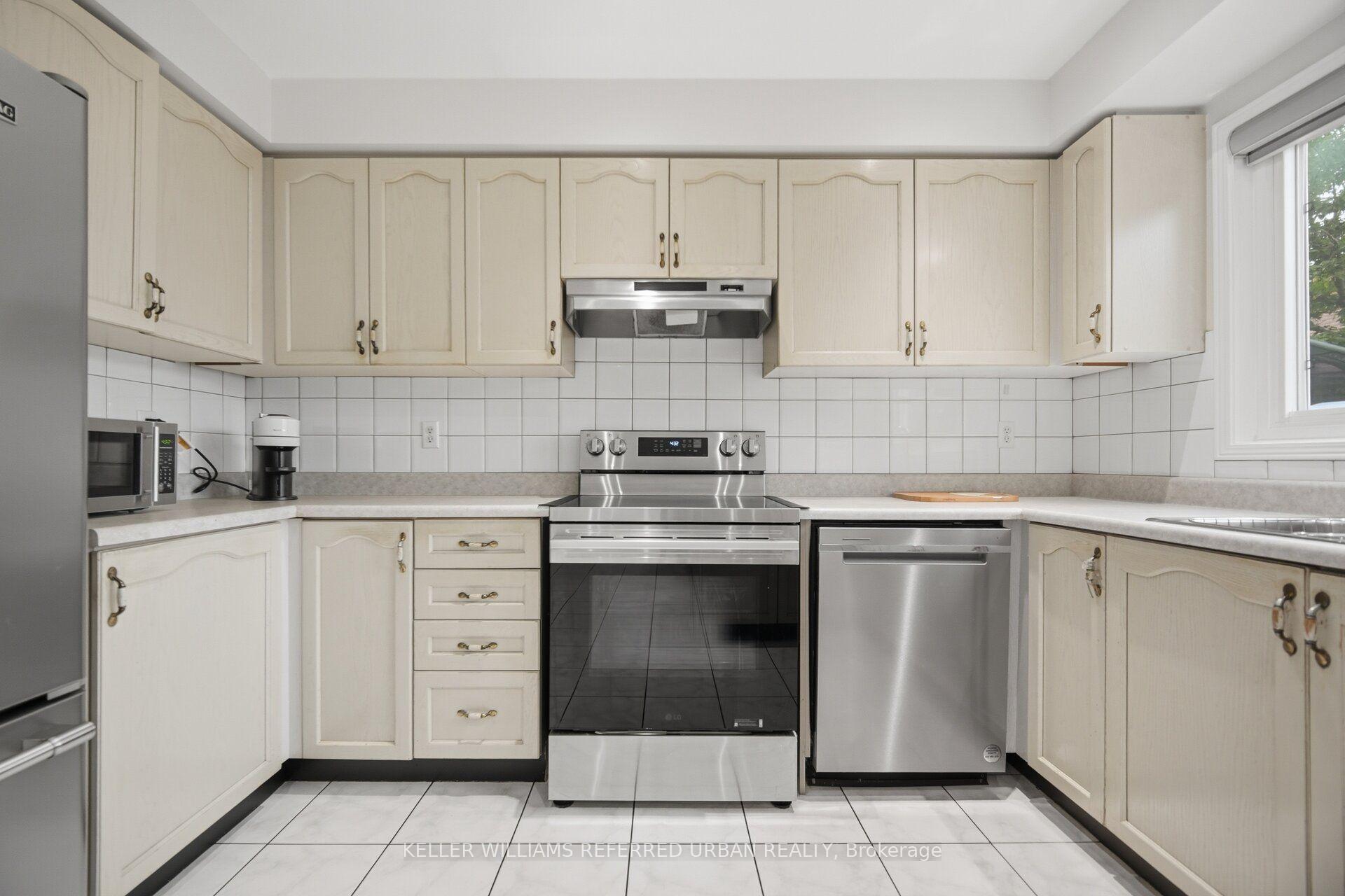 Photo 10 of 19 Softneedle Avenue, Brampton, Sandringham-Wellington — HOMEH