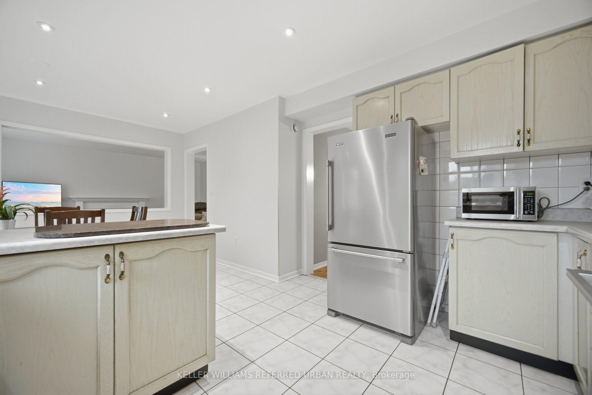 Photo 11 of 19 Softneedle Avenue, Brampton, Sandringham-Wellington — HOMEH