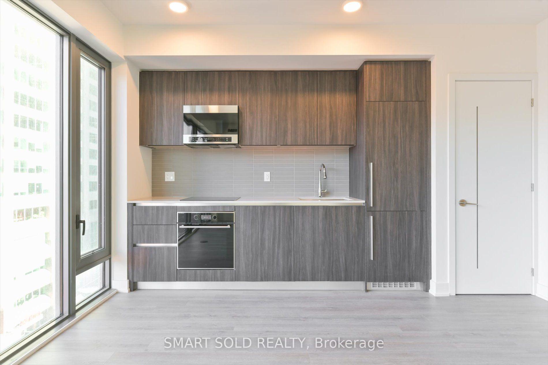 Photo 10 of Unit 807, 8 Cumberland Street, Toronto, The Annex — HOMEH