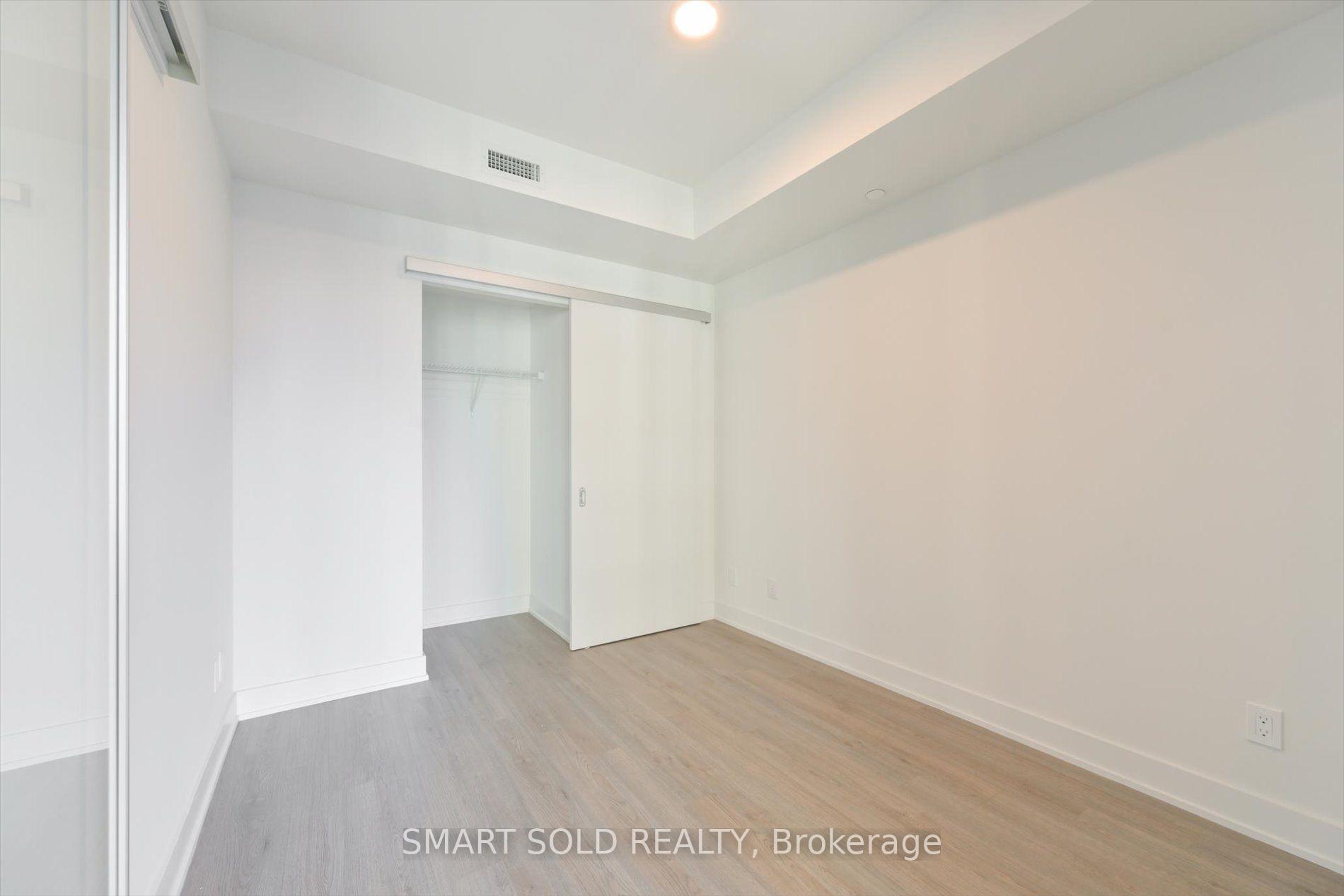 Photo 12 of Unit 807, 8 Cumberland Street, Toronto, The Annex — HOMEH