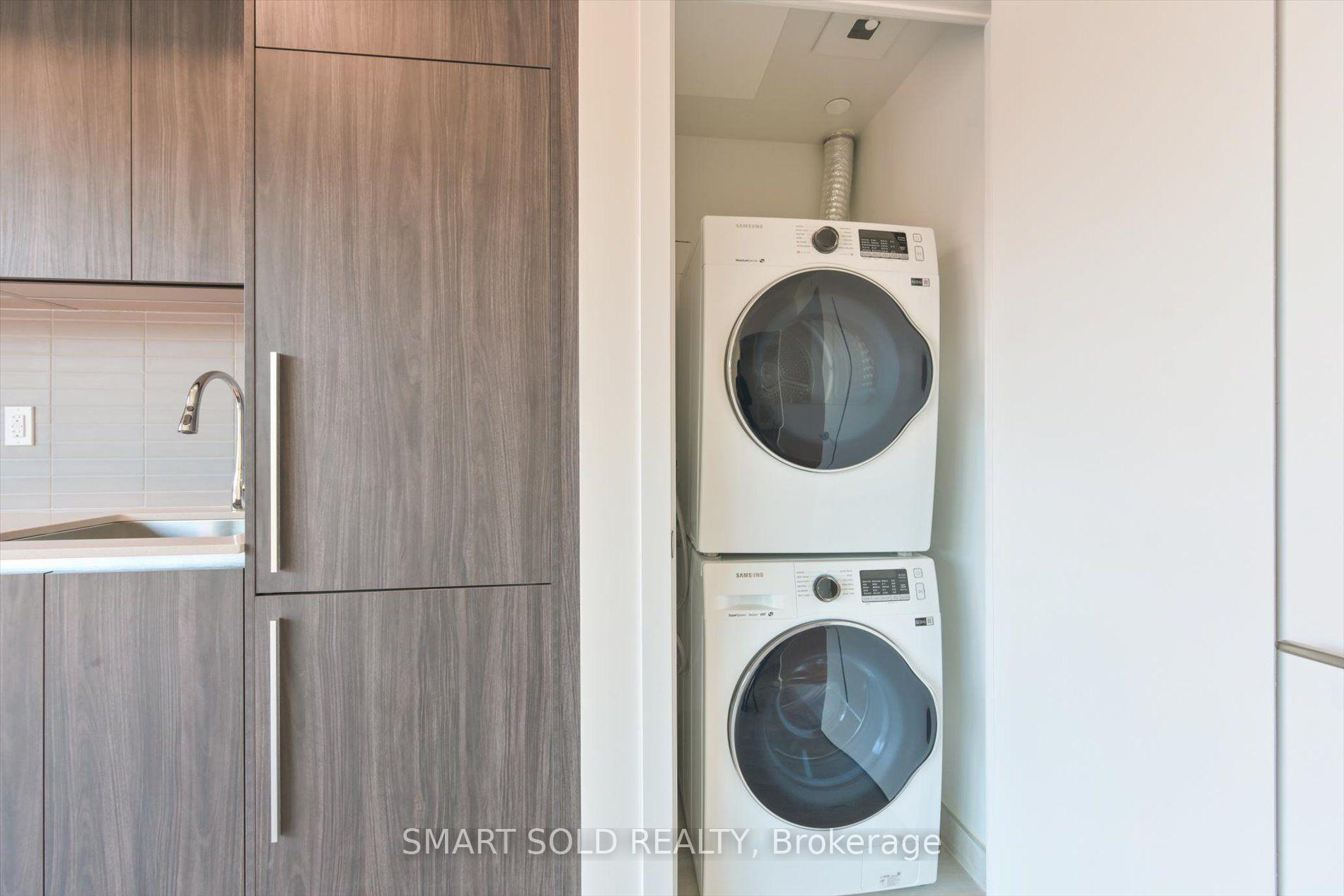 Photo 15 of Unit 807, 8 Cumberland Street, Toronto, The Annex — HOMEH