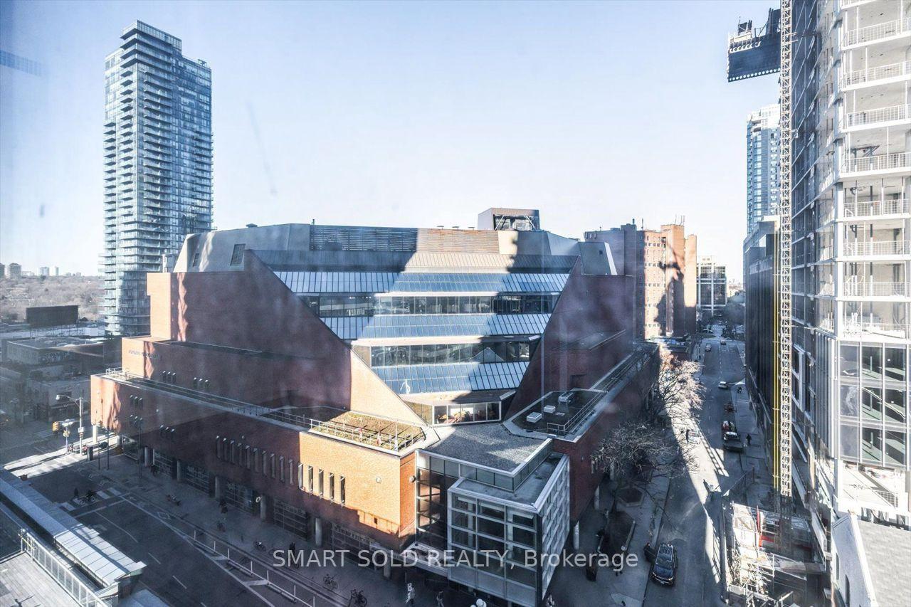 Photo 16 of Unit 807, 8 Cumberland Street, Toronto, The Annex — HOMEH