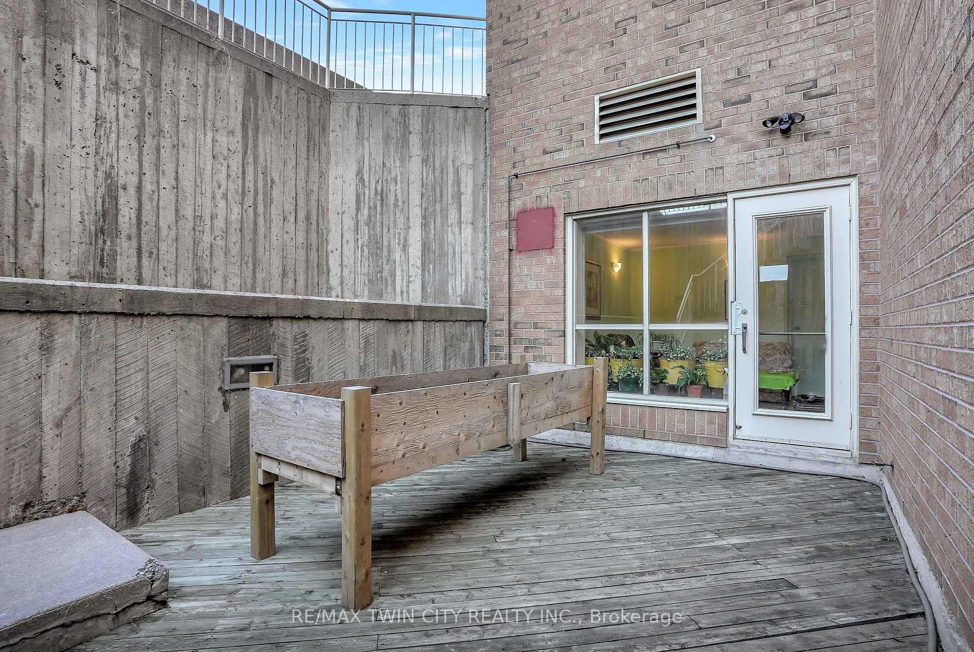 Photo 25 of 1414 King Street E, Kitchener, King East — HOMEH