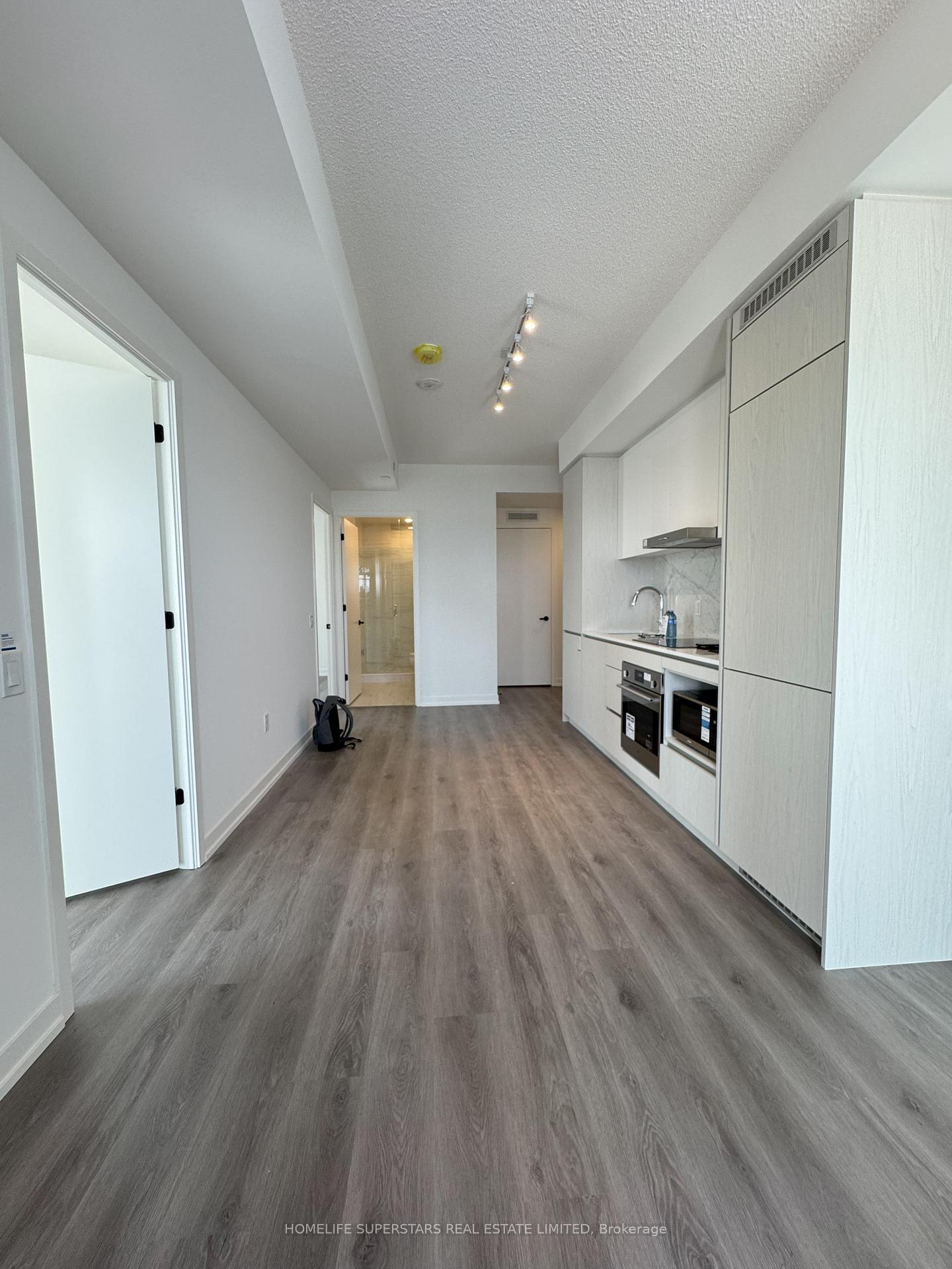 Photo 13 of Unit 1512, 28 Interchange Way, Vaughan, Vaughan Corporate Centre — HOMEH