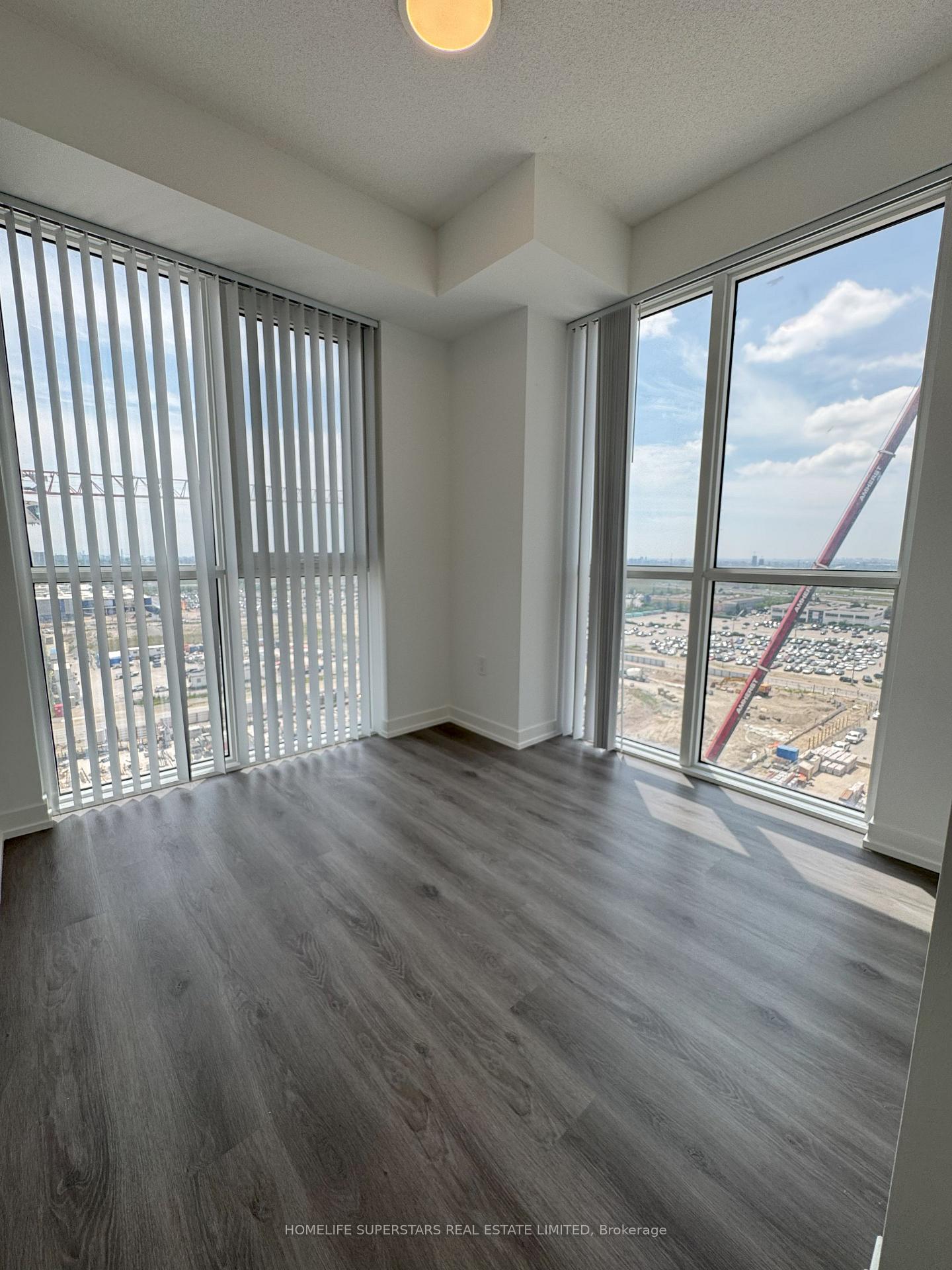 Photo 18 of Unit 1512, 28 Interchange Way, Vaughan, Vaughan Corporate Centre — HOMEH