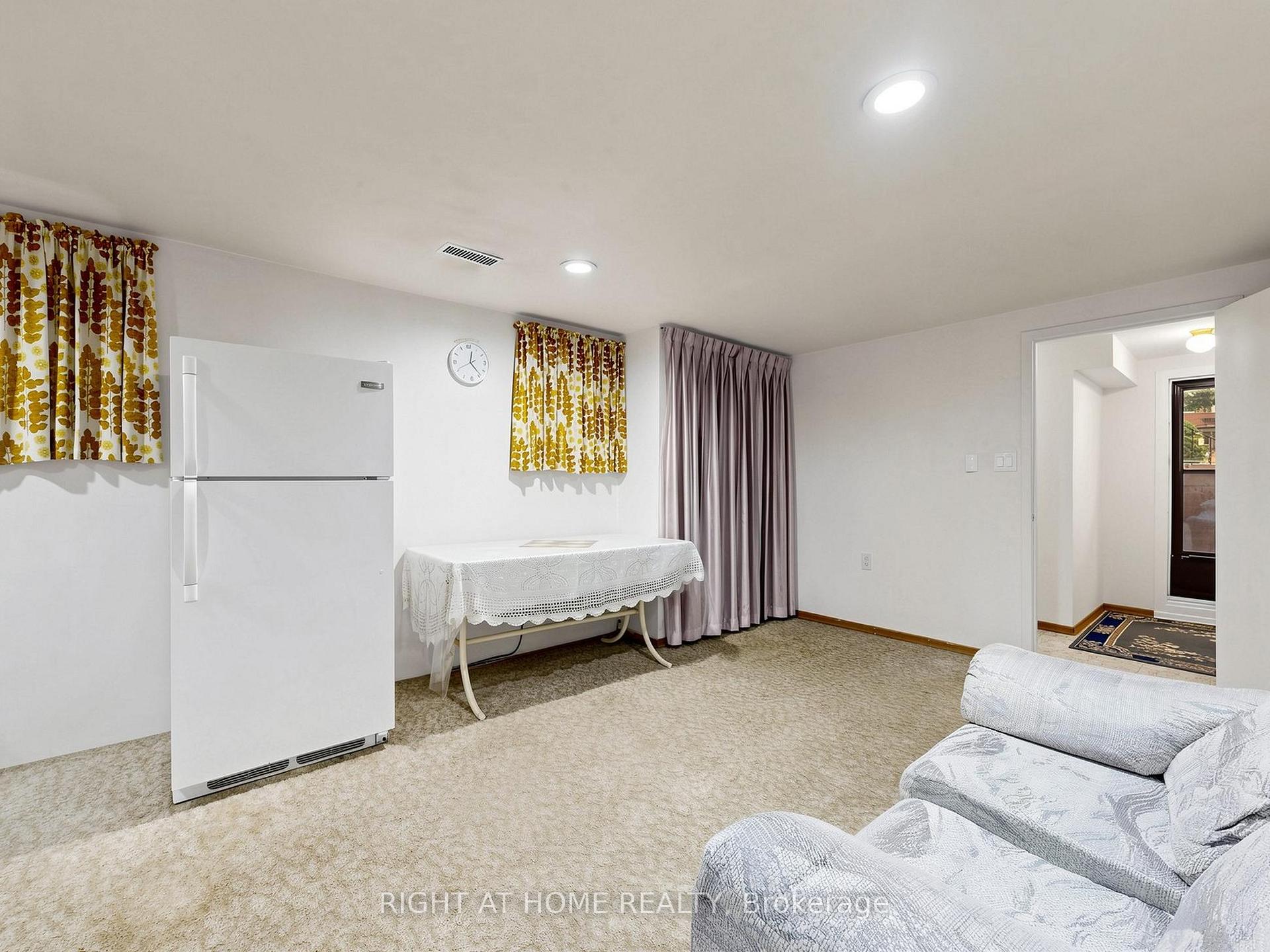 Photo 31 of 227 Apache Trail, North York, Pleasant View — HOMEH