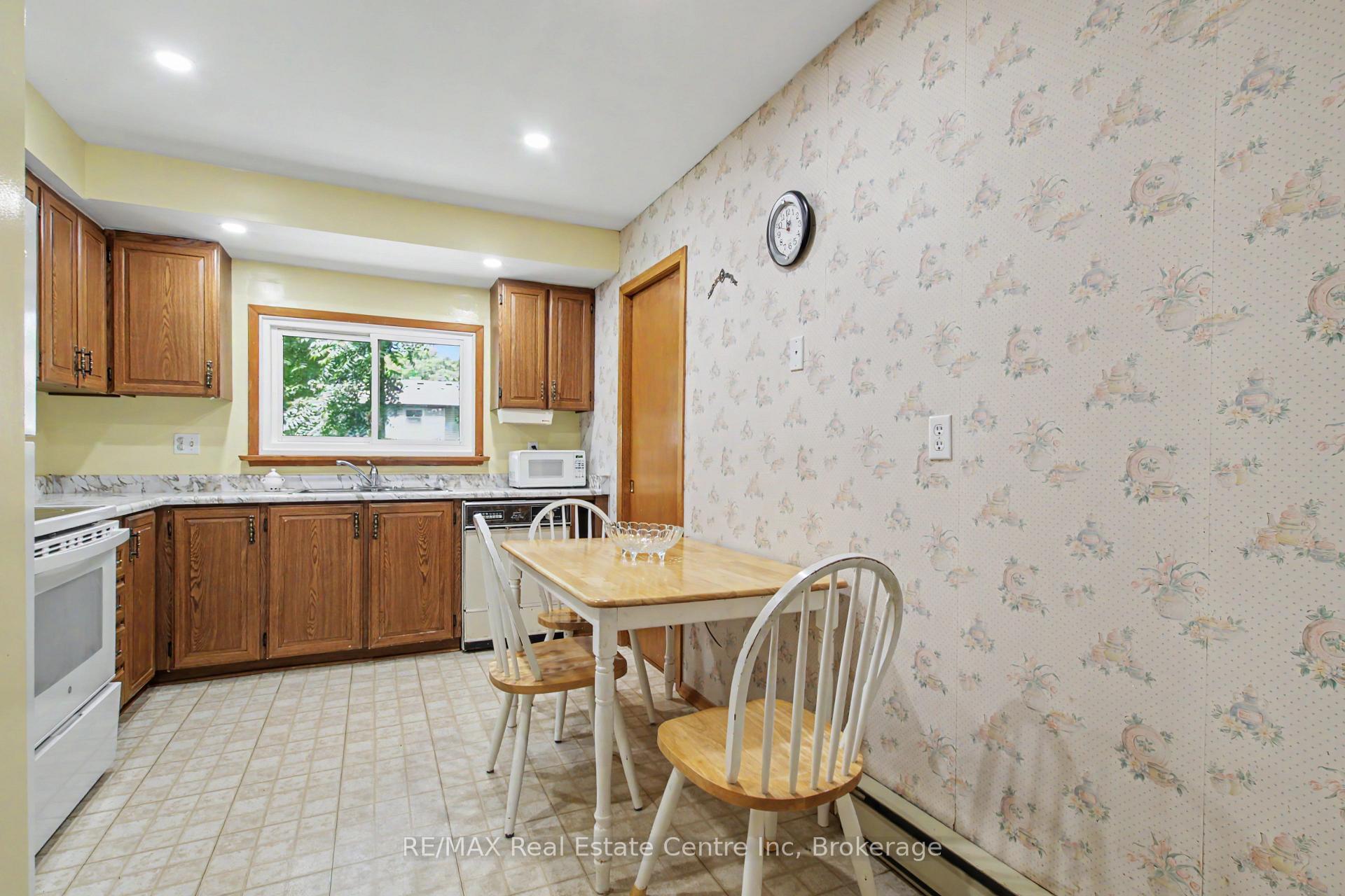 Photo 10 of 23 Northwood Crescent, Guelph, Willow West/Sugarbush/West Acres — HOMEH