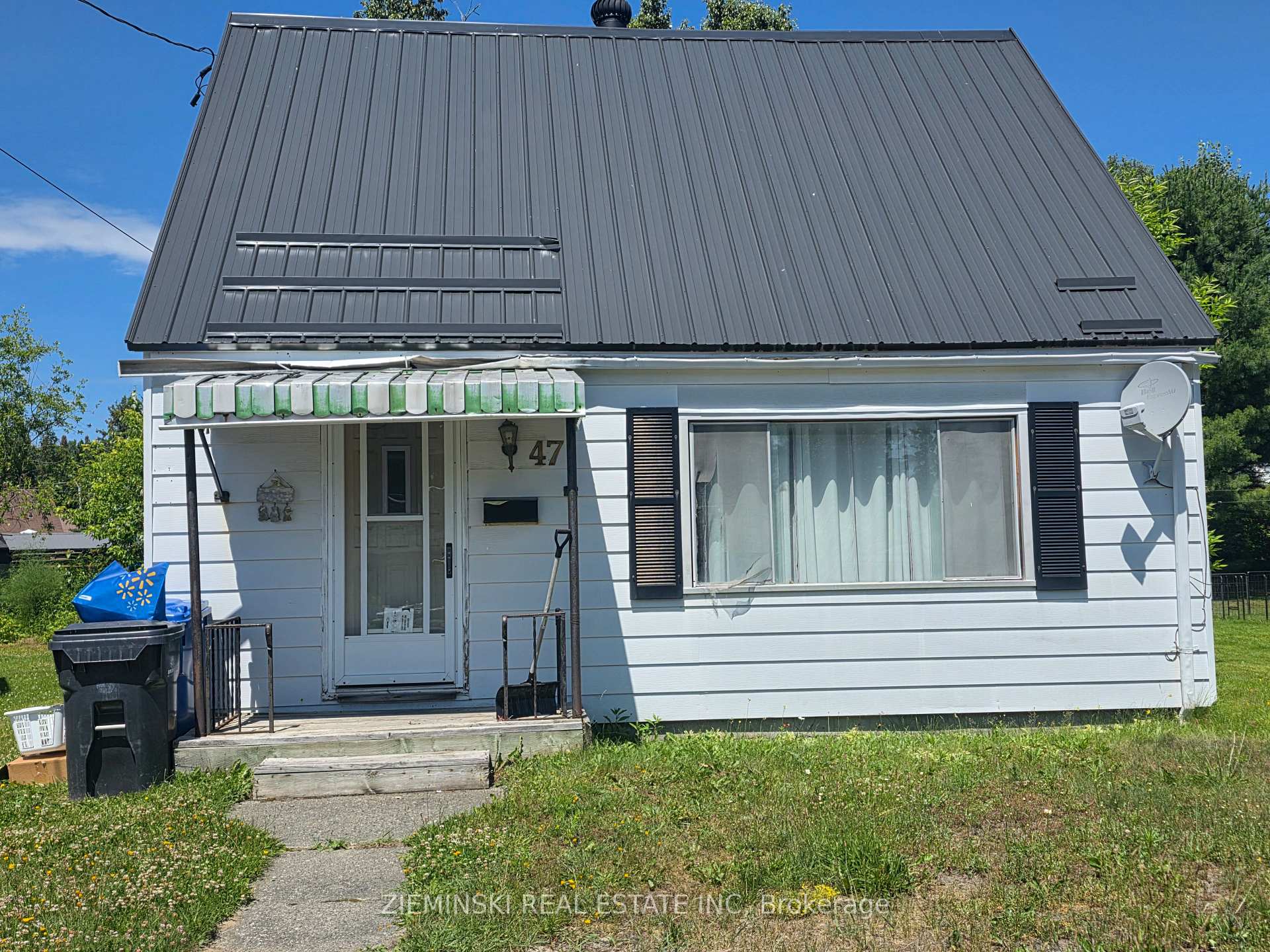 Front of 47 Tweedsmuir Road