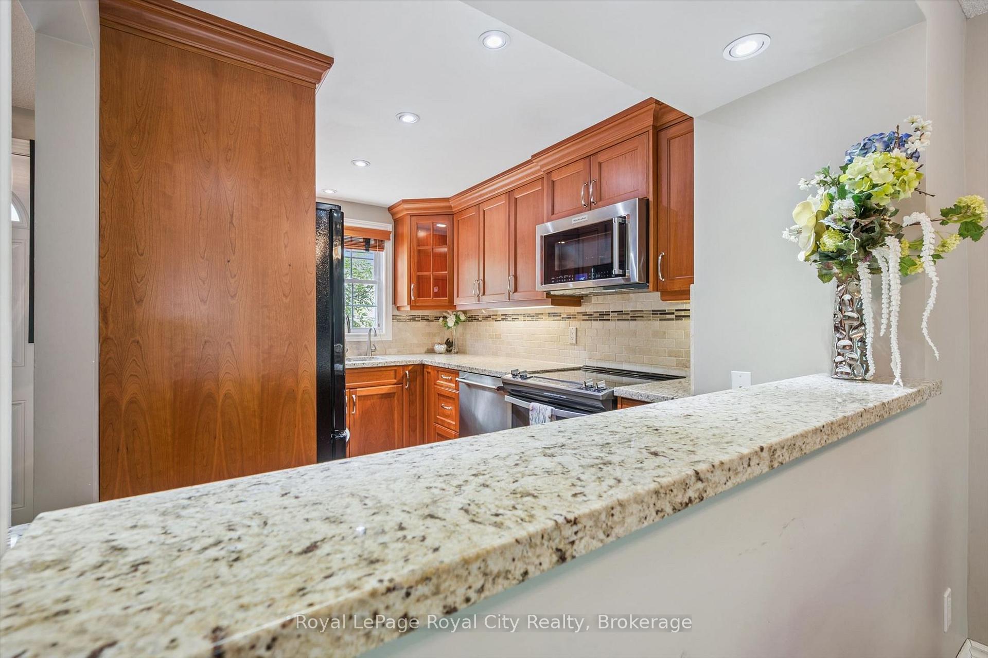 Photo 19 of Unit 30, 383 Edinburgh Road S, Guelph, Dovercliffe Park/Old University — HOMEH